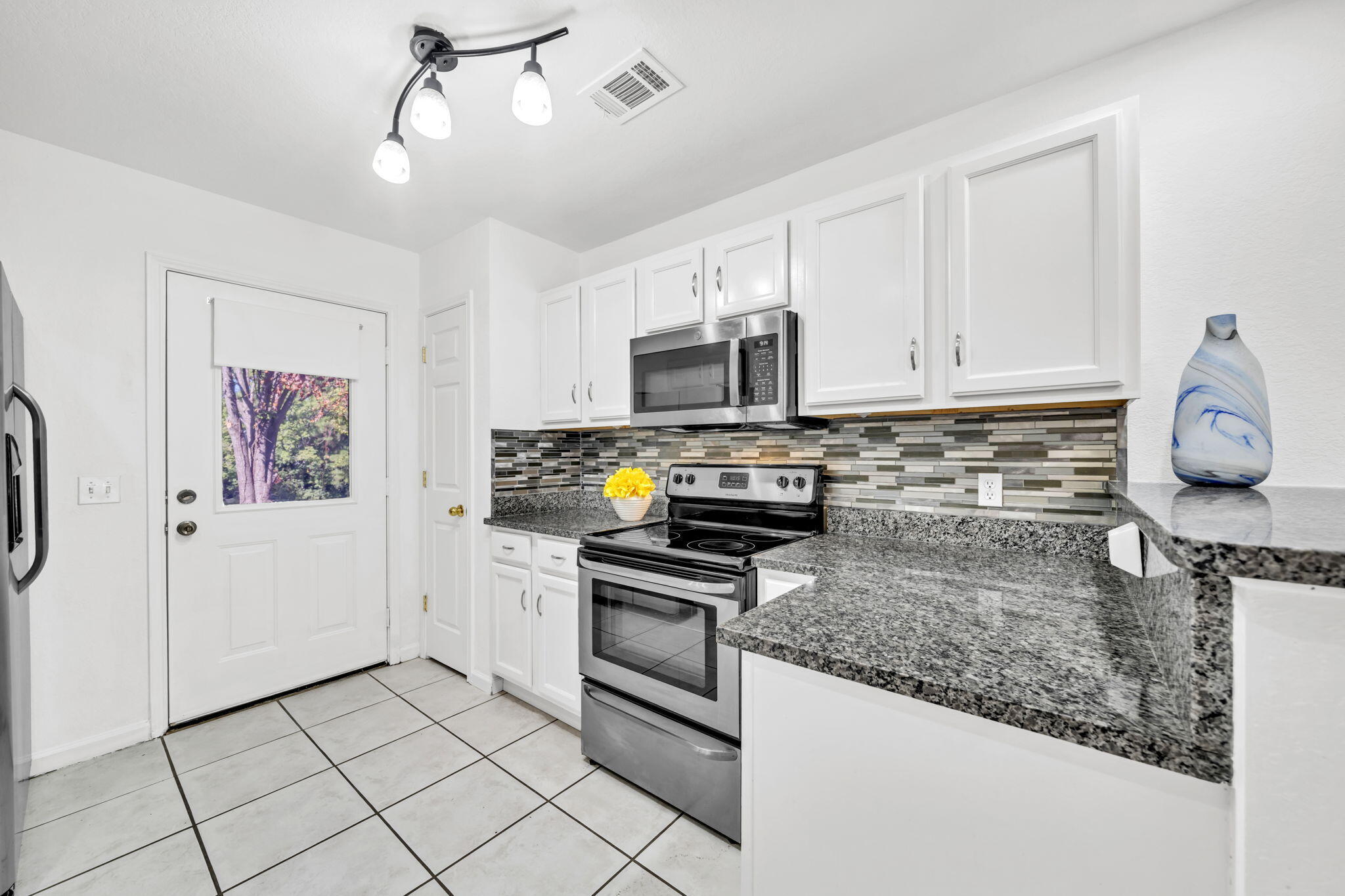 QUAIL LAKE - Residential