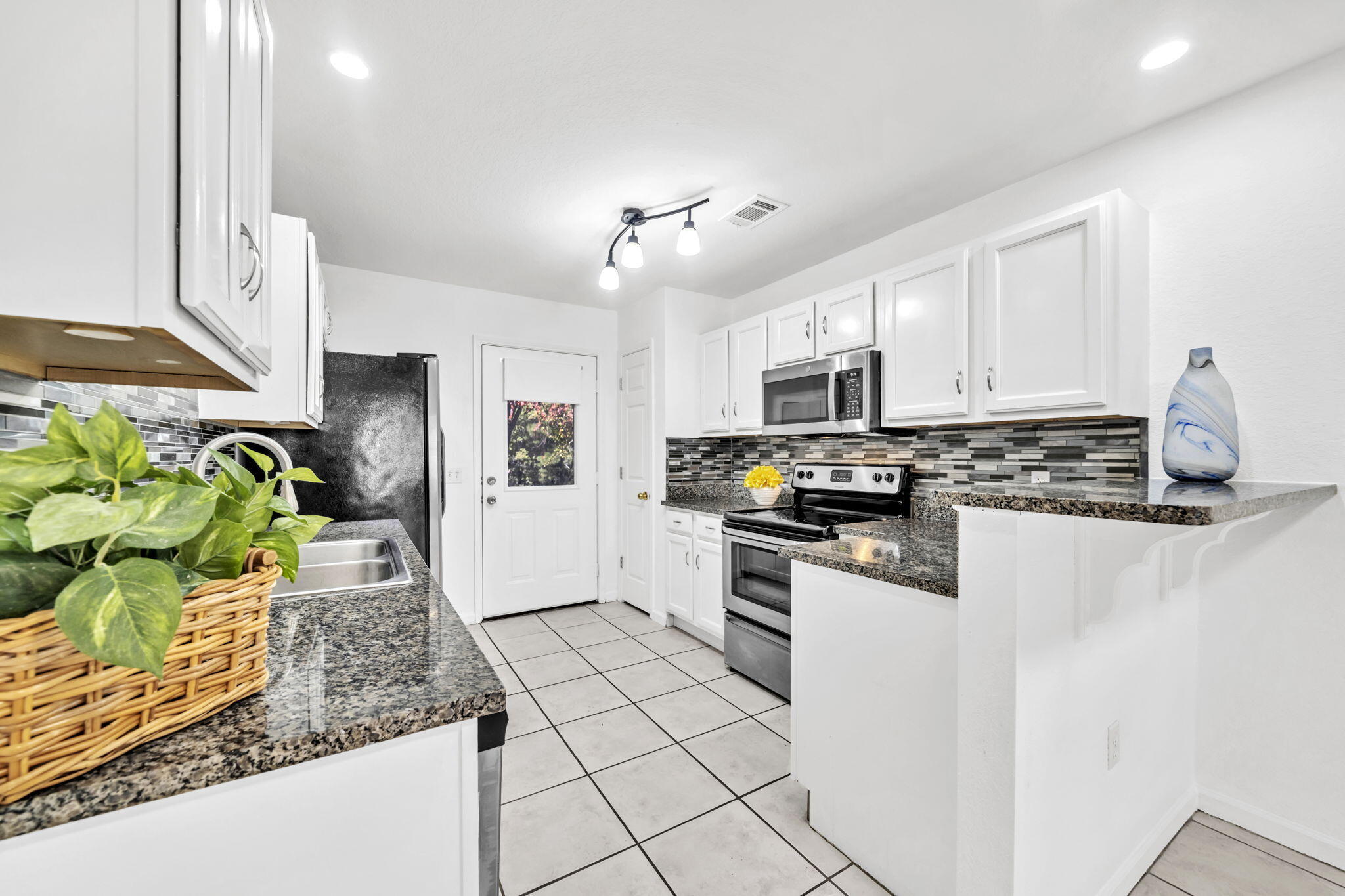 QUAIL LAKE - Residential