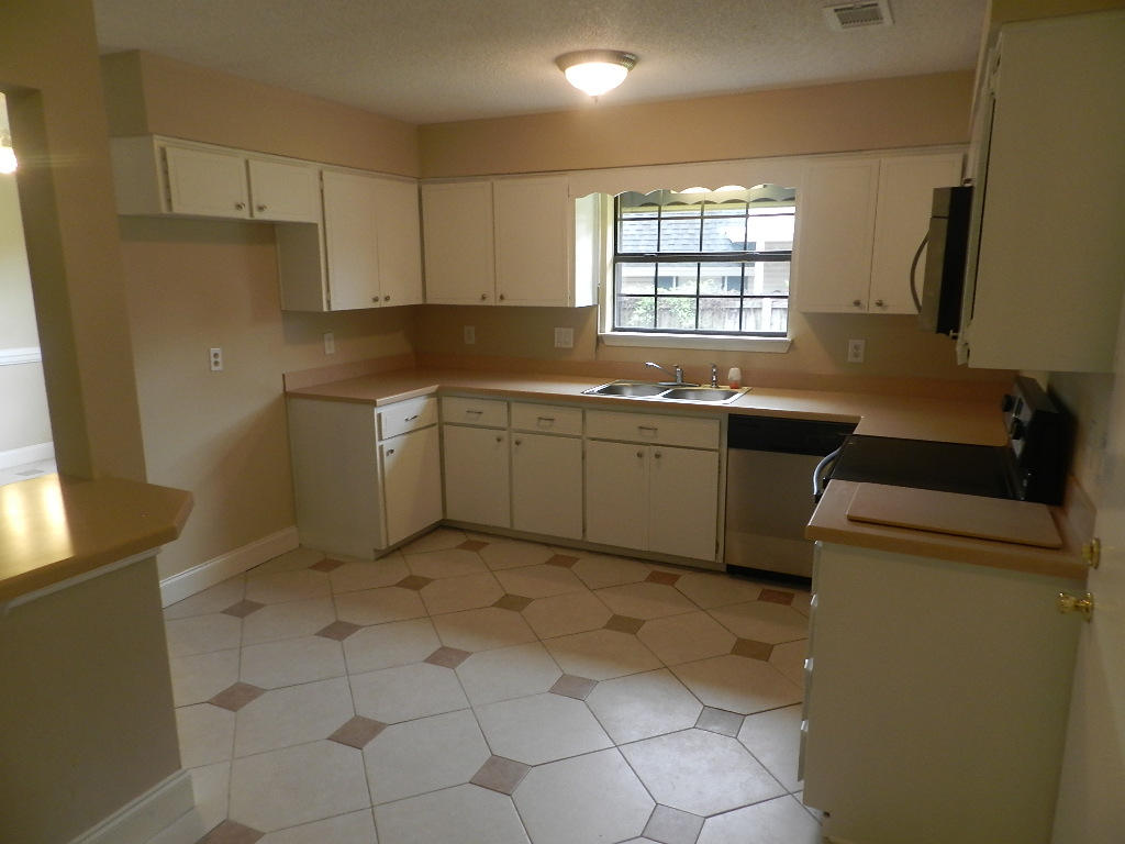 MARY ESTHER MANOR 1ST ADDN - Residential