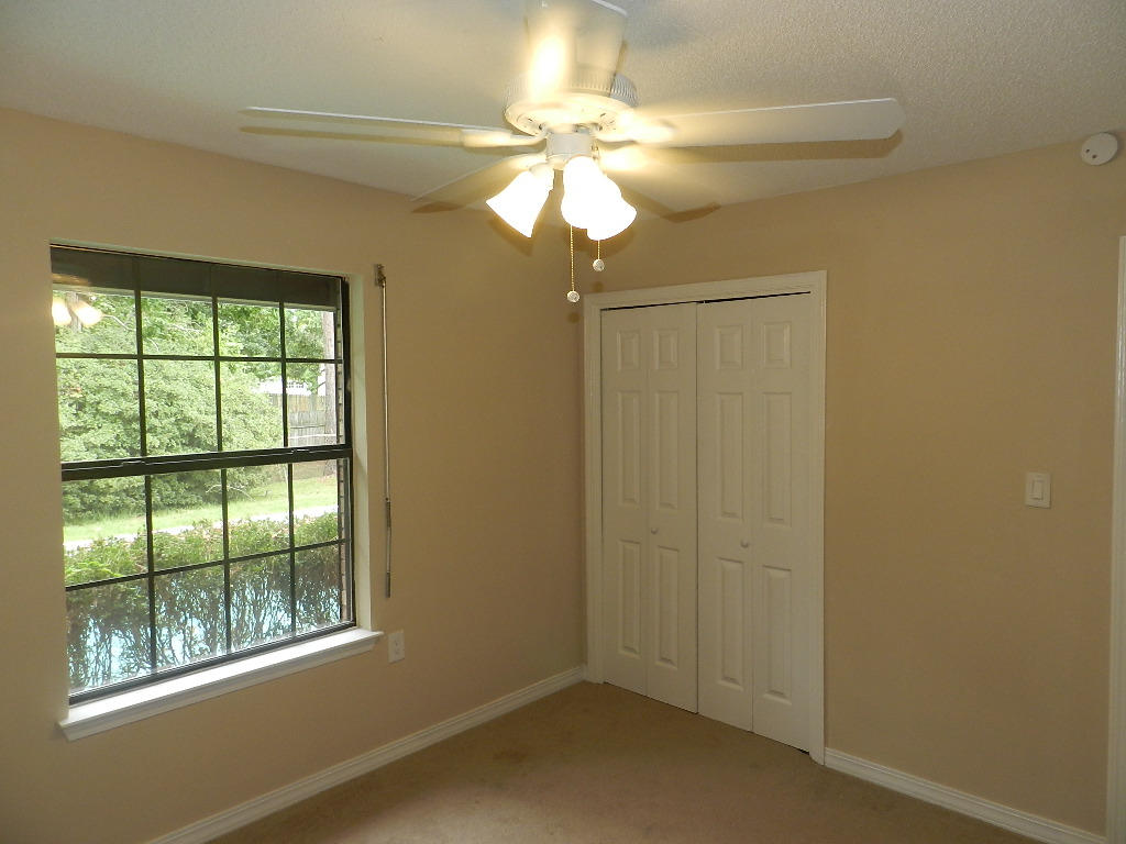 MARY ESTHER MANOR 1ST ADDN - Residential