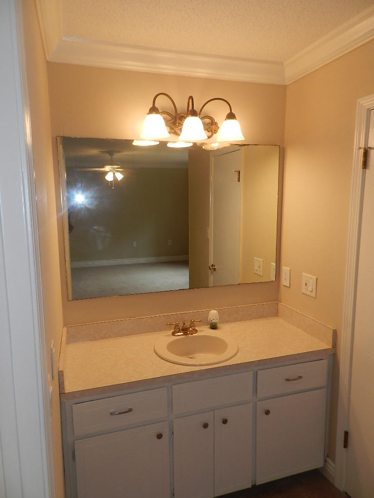 MARY ESTHER MANOR 1ST ADDN - Residential