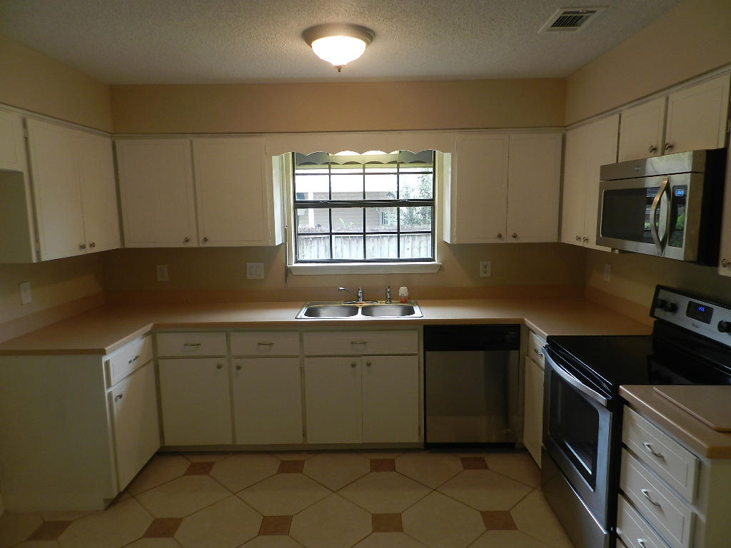 MARY ESTHER MANOR 1ST ADDN - Residential