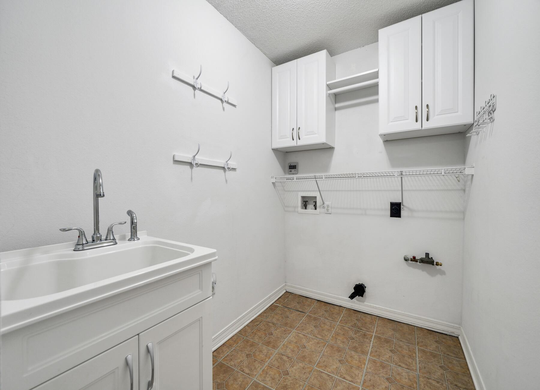 EMERALD VILLAGE PH I LOT 9 BLK D - Residential Lease