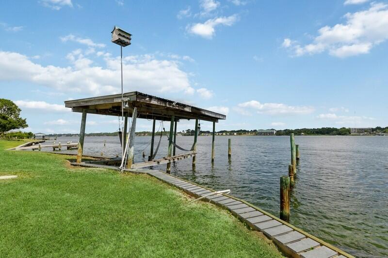 OKALOOSA ISLAND RESD (242203.00) - Residential