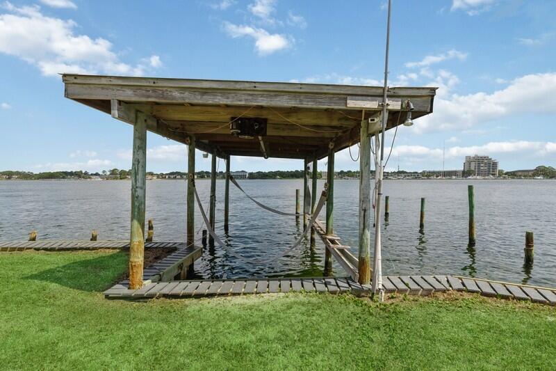 OKALOOSA ISLAND RESD (242203.00) - Residential