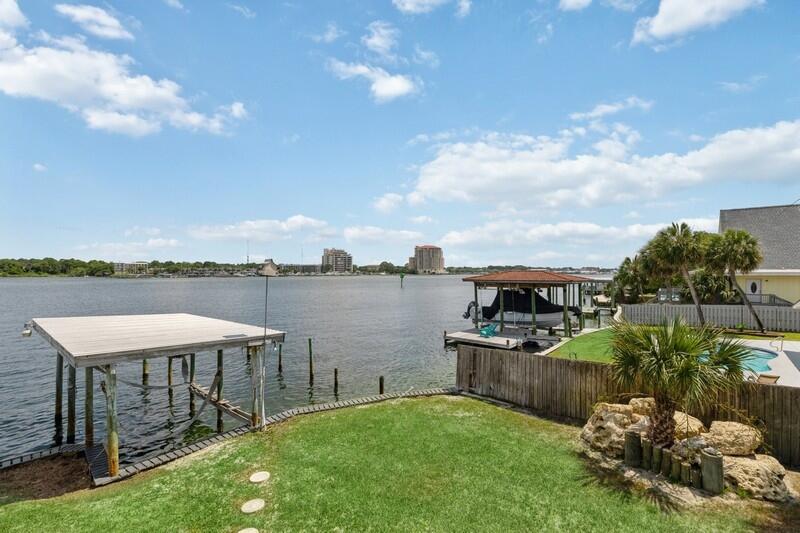 OKALOOSA ISLAND RESD (242203.00) - Residential