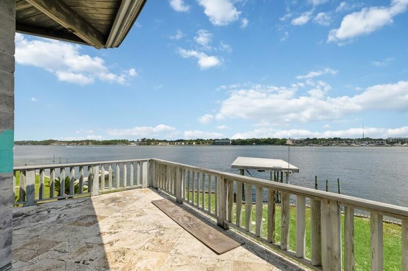 OKALOOSA ISLAND RESD (242203.00) - Residential