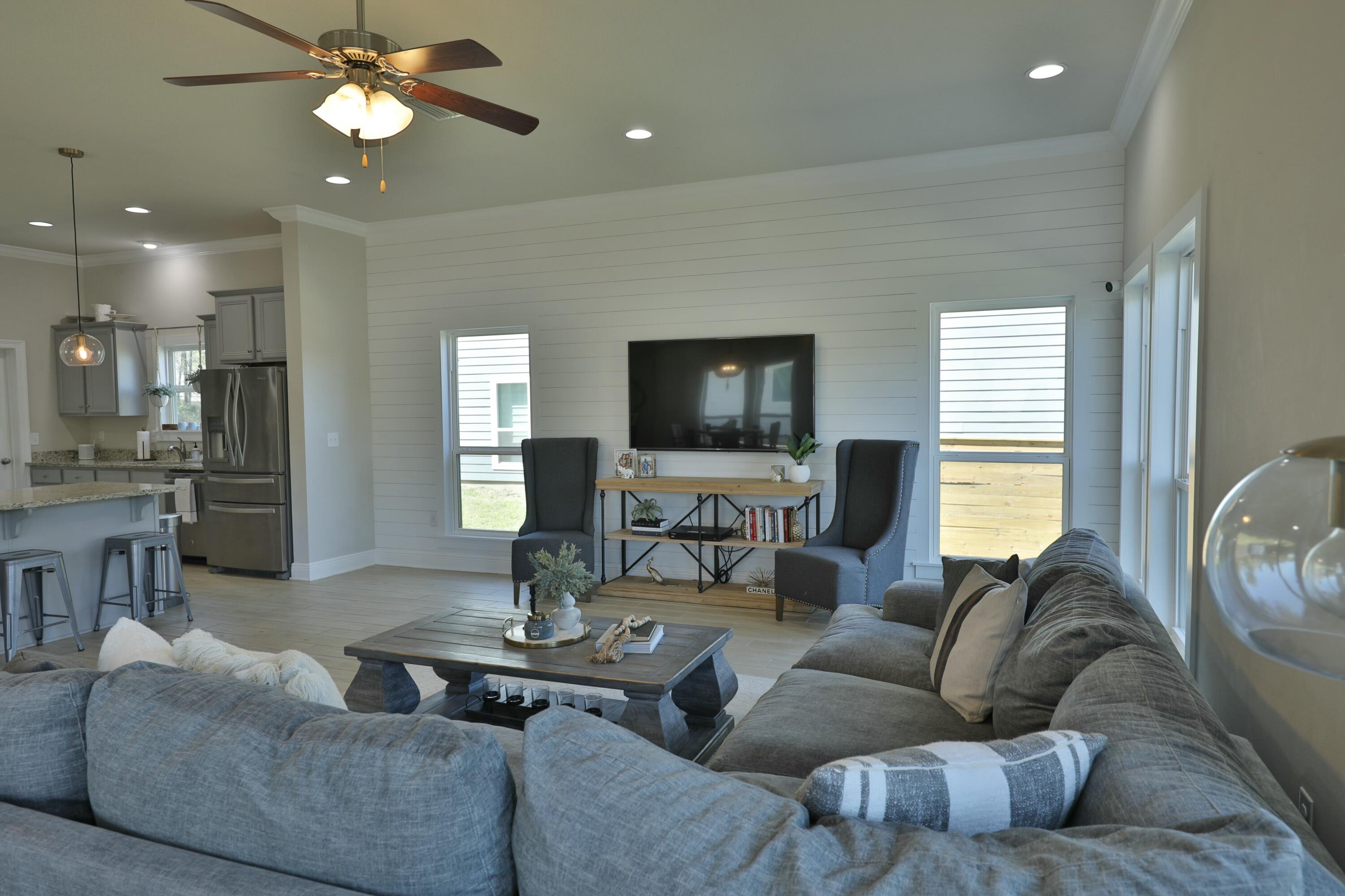 Mussett Bayou Manor - Residential