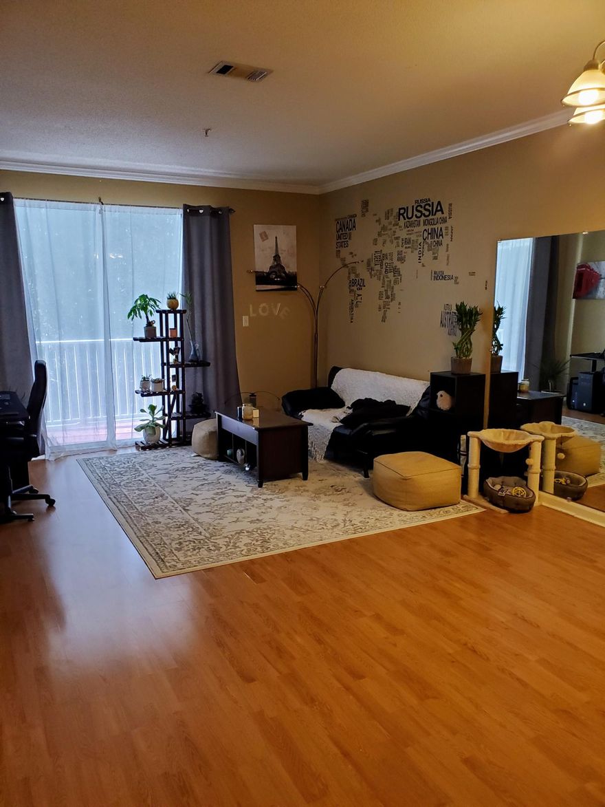 Beautiful, well kept 2nd floor unit. New paint, wood floors. Close to restaurants, shopping and entertainment at the Grande Blvd all within walking distance. 10 minutes from white sand Beaches. Great vacation spot or a rental investment.
