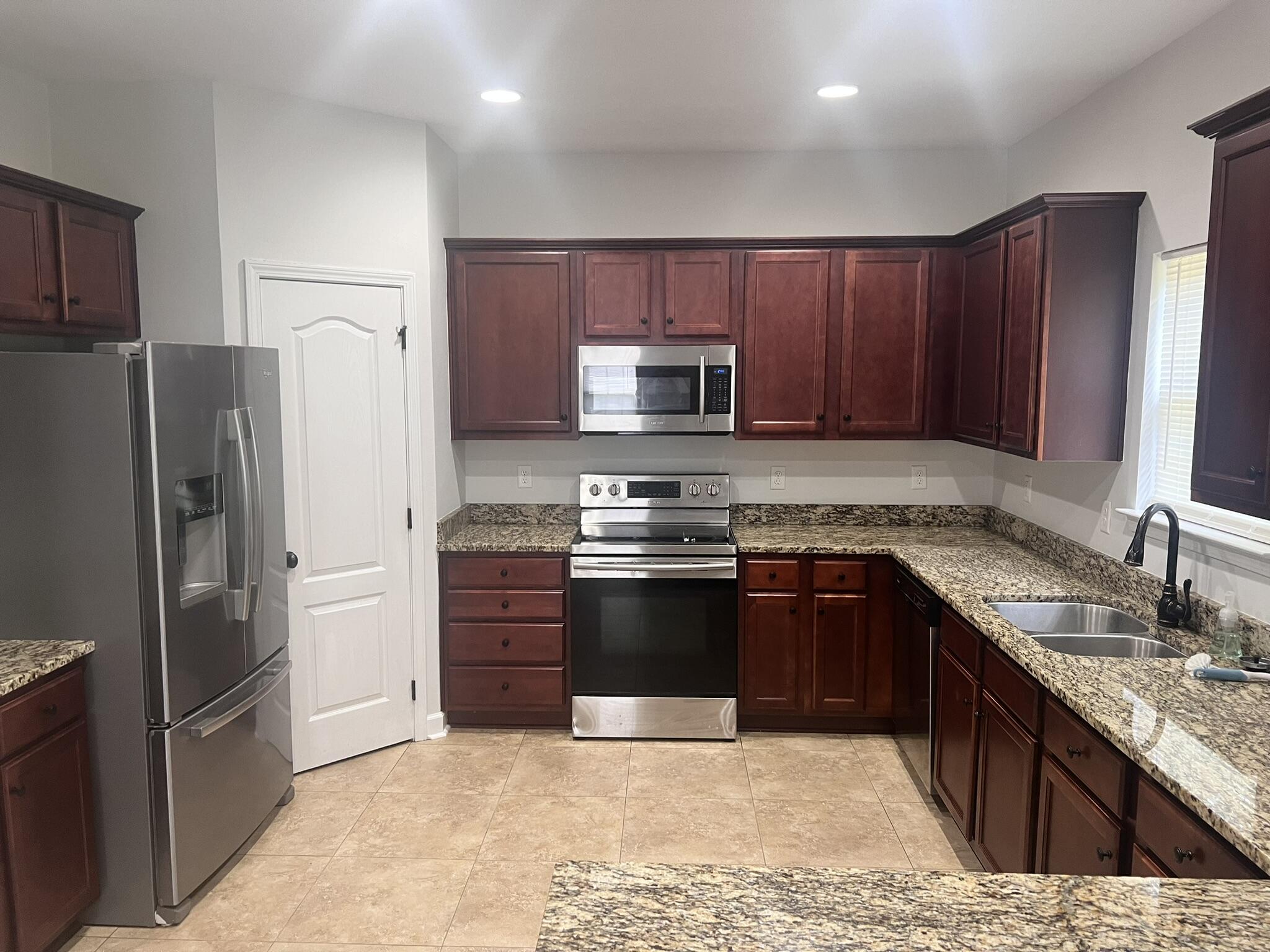 TRAILWOOD ESTATES - Residential Lease