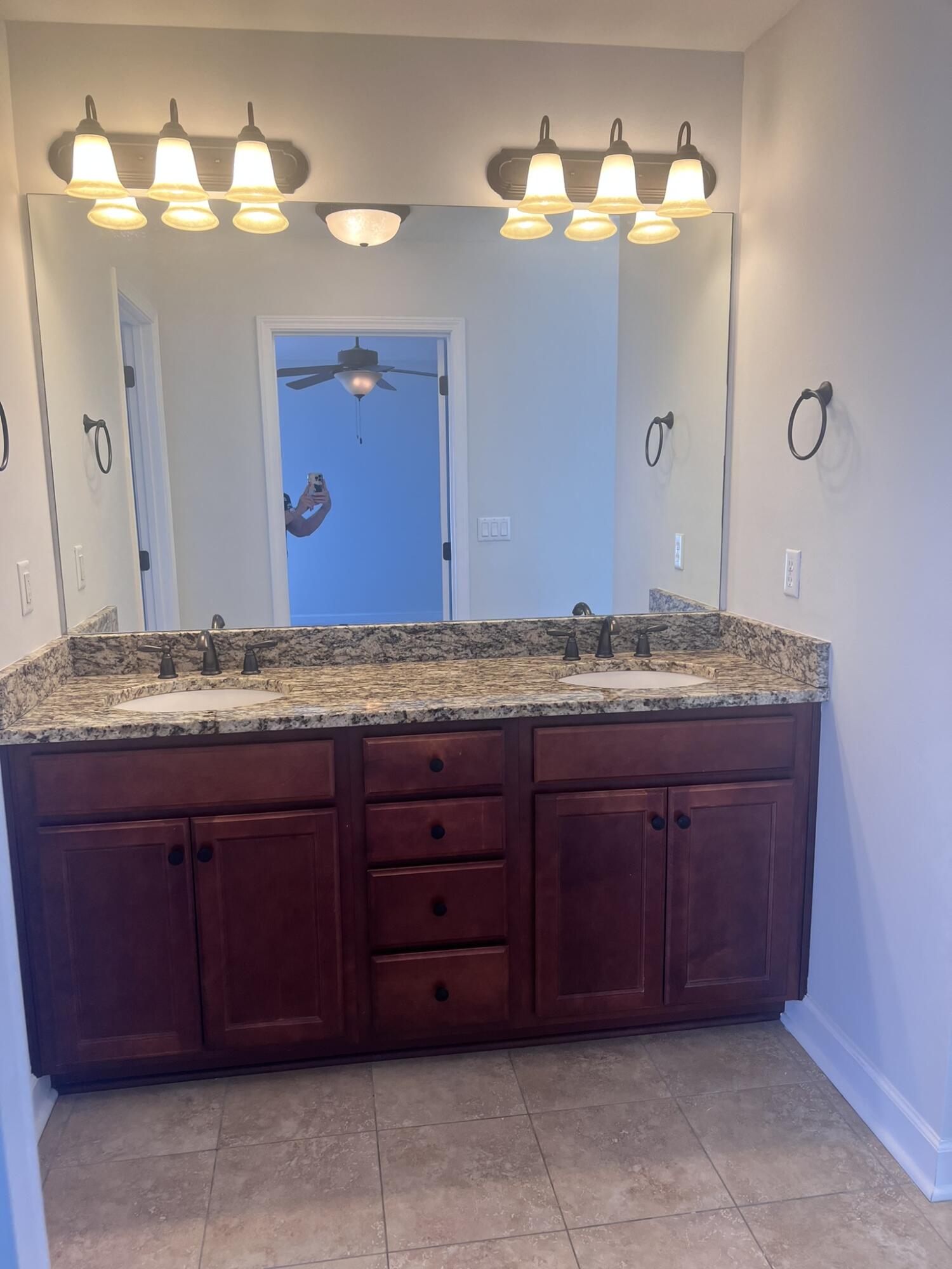 TRAILWOOD ESTATES - Residential Lease