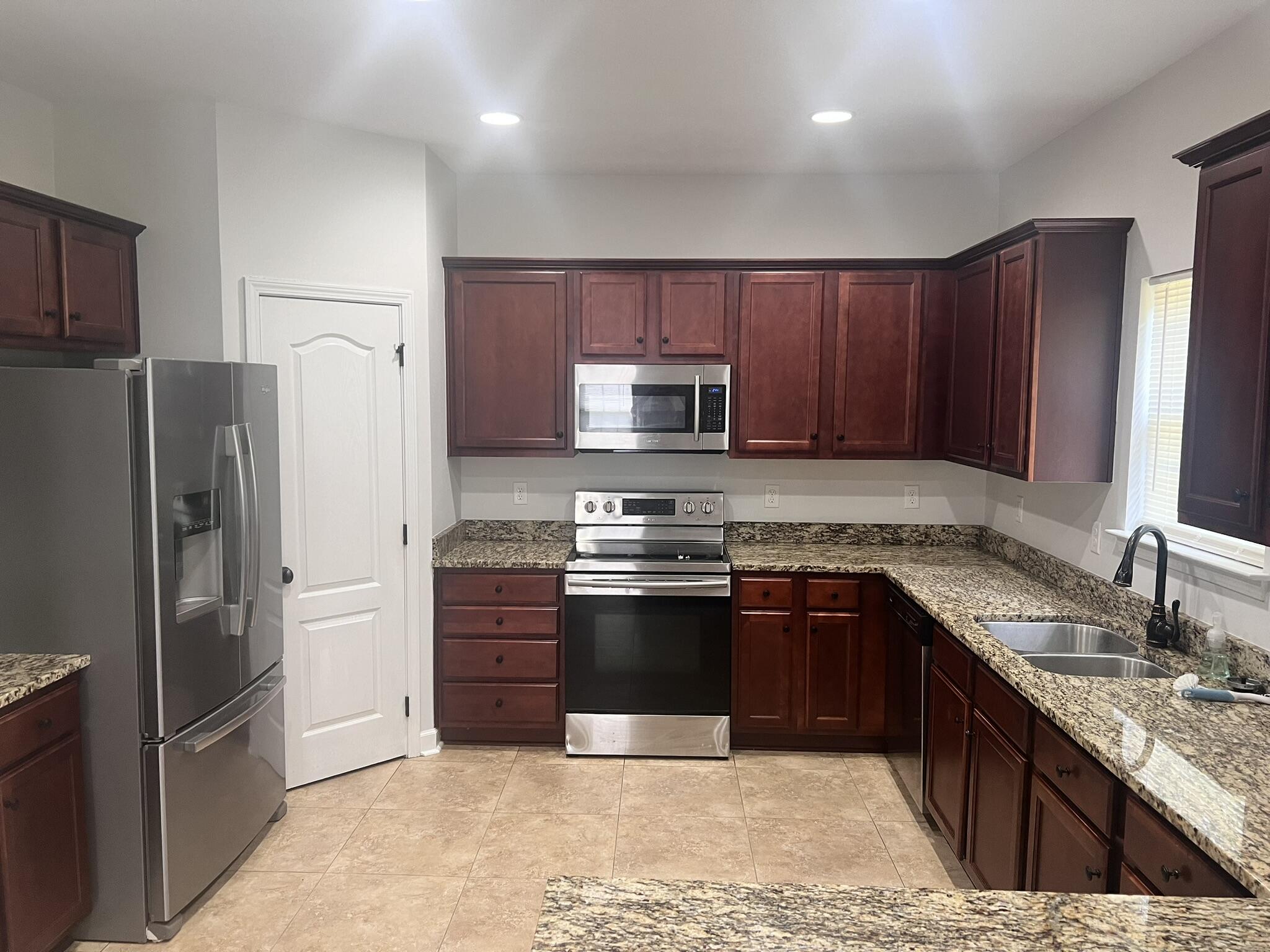 TRAILWOOD ESTATES - Residential Lease