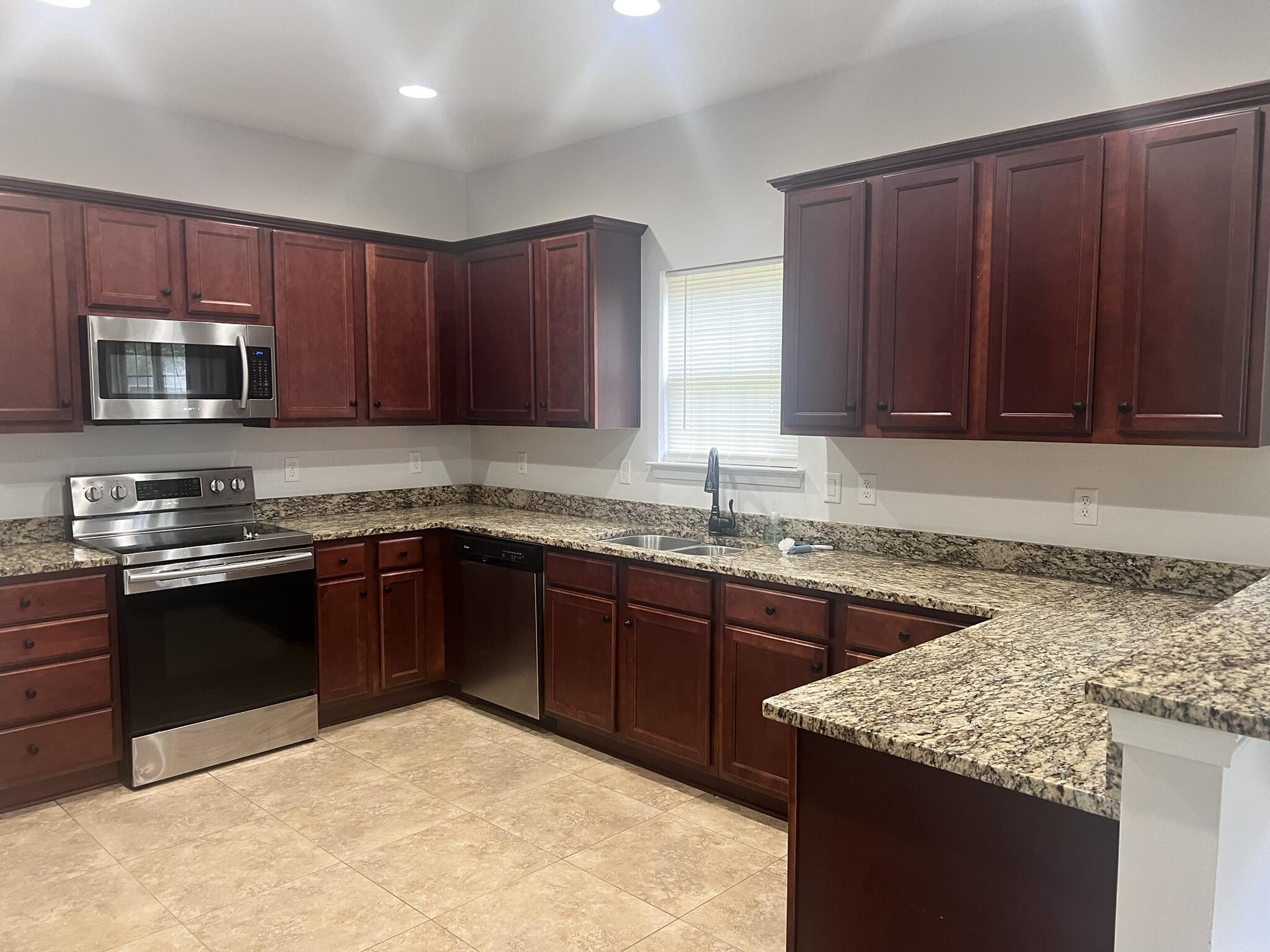 TRAILWOOD ESTATES - Residential Lease