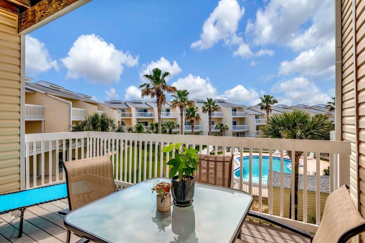 PARADISE POINT T/H - Residential