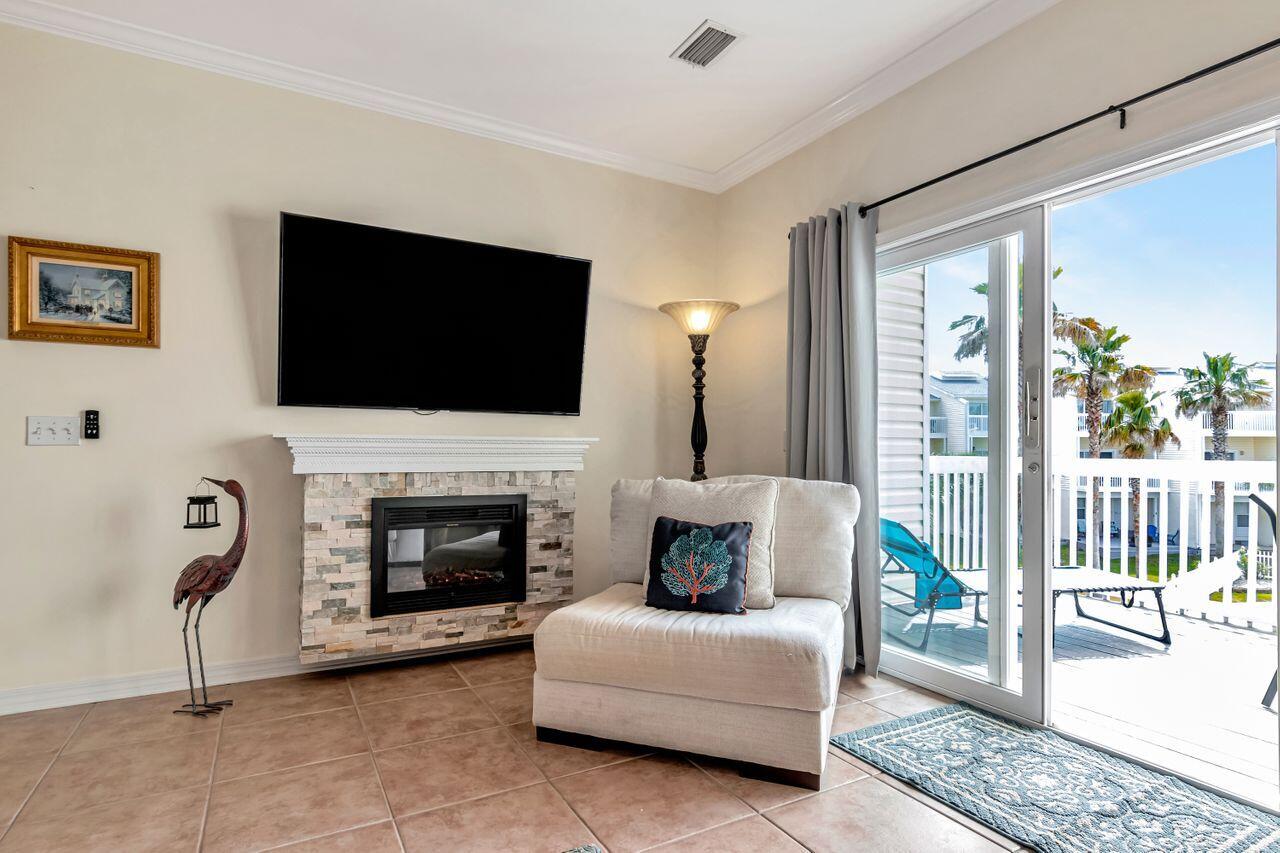 PARADISE POINT T/H - Residential