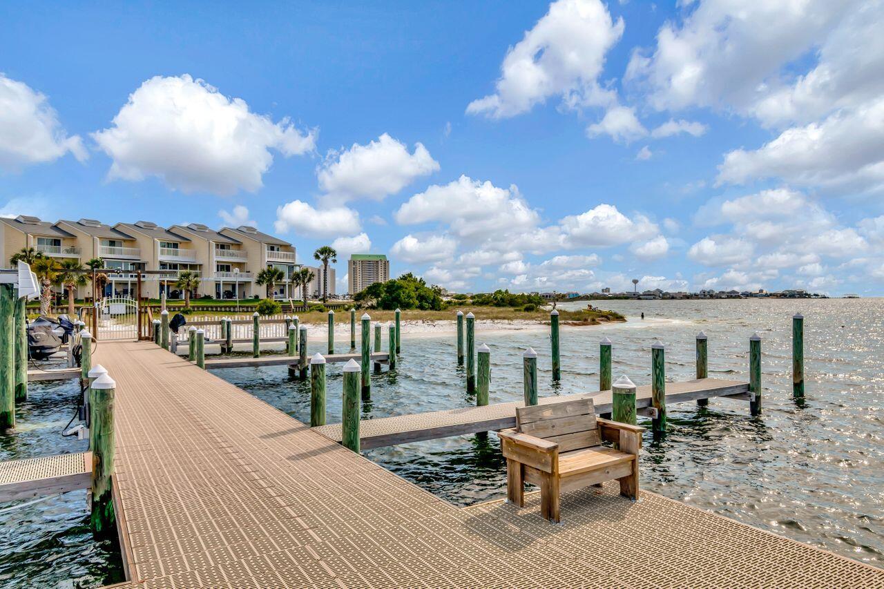 PARADISE POINT T/H - Residential