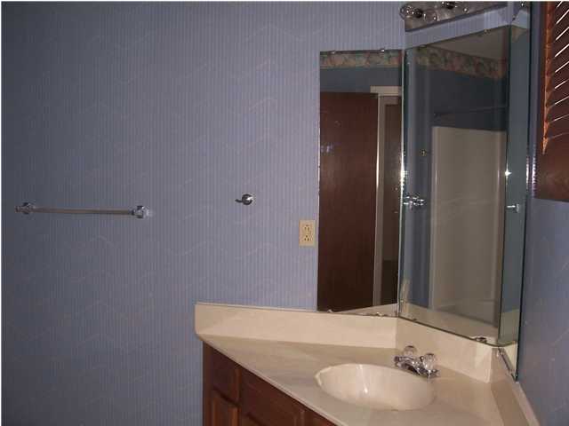 GARDEN OAKS CONDO - Residential Lease