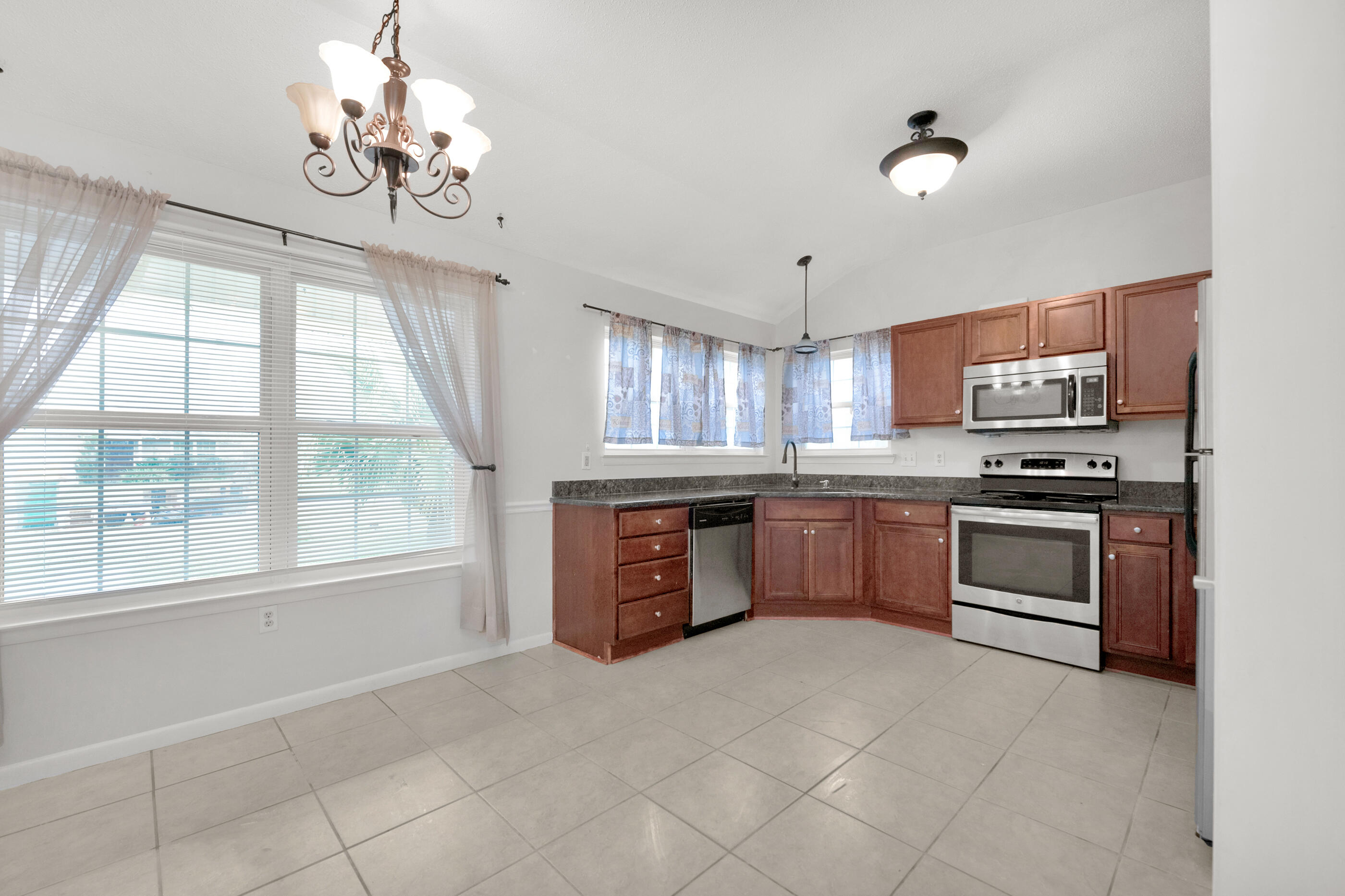 SADDLE CREEK - Residential