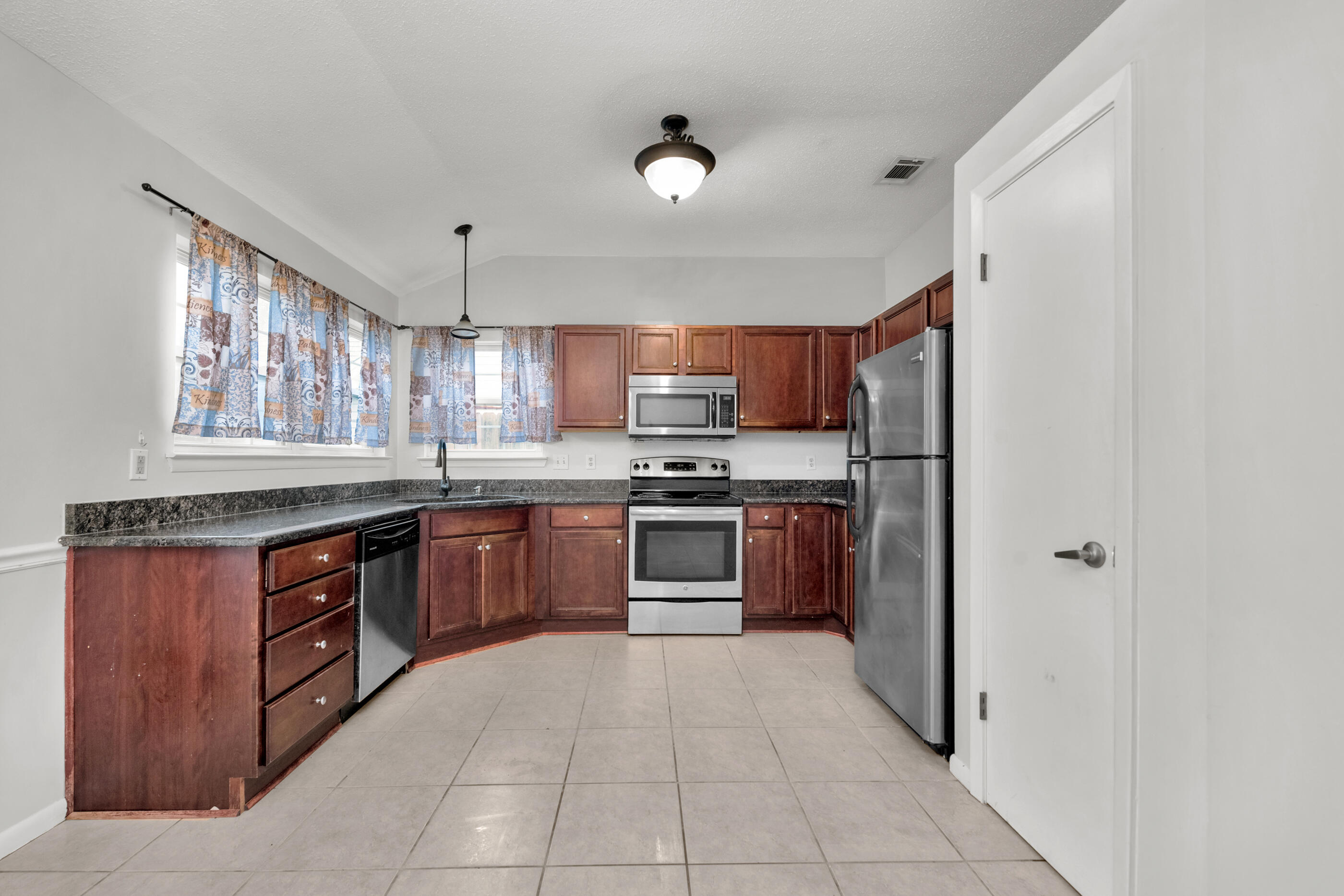 SADDLE CREEK - Residential