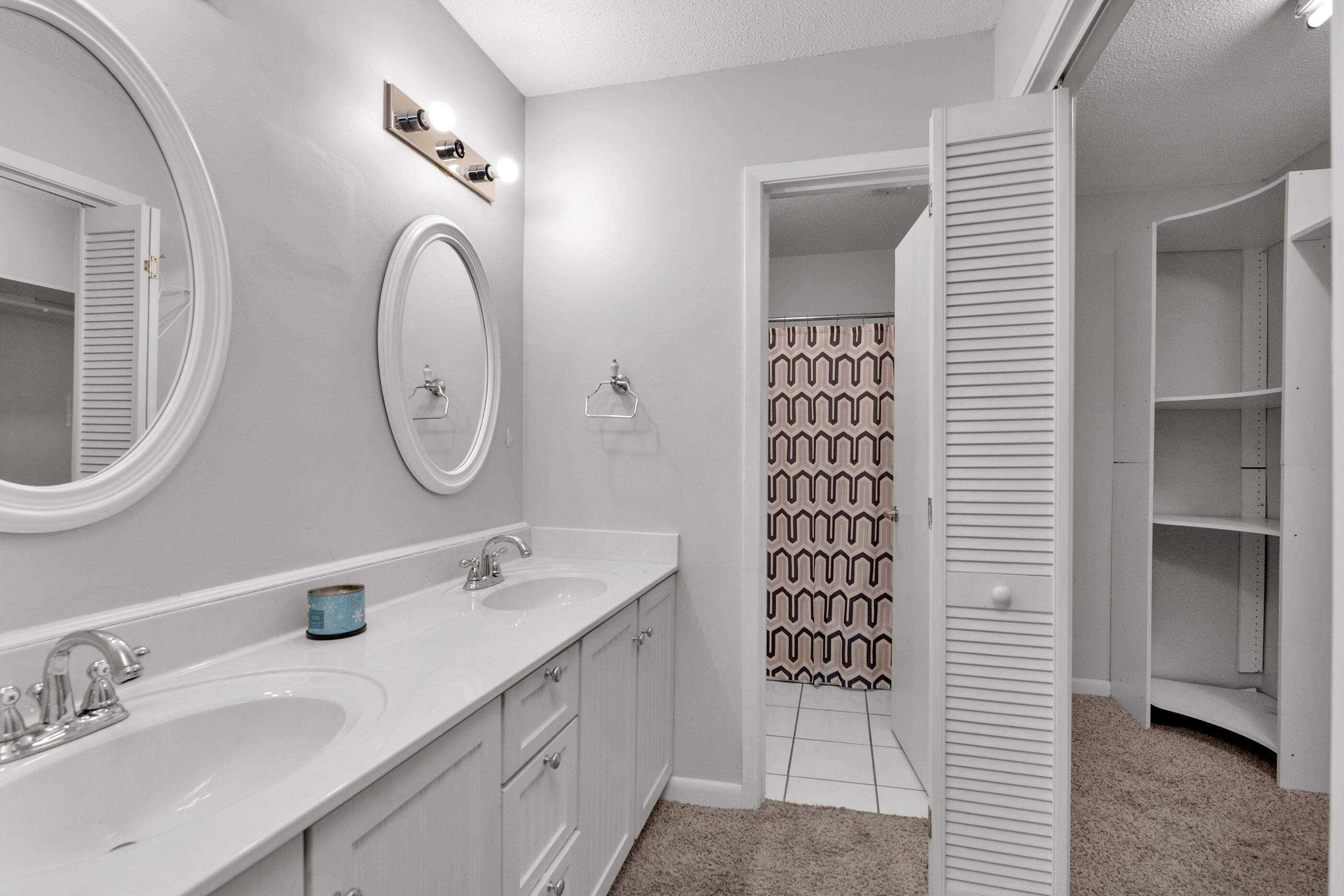 SADDLE CREEK - Residential