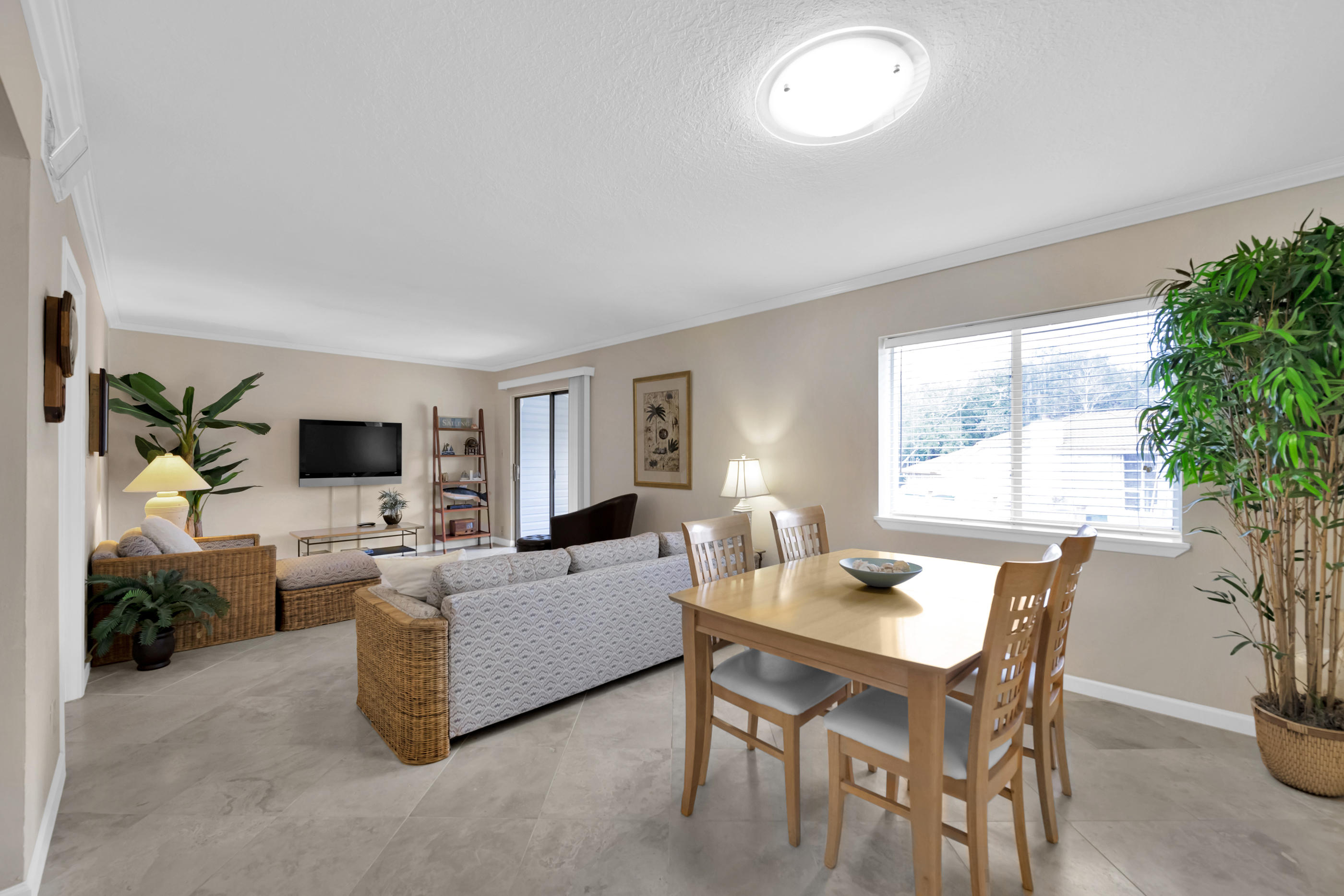 FINISTERRA CONDO - Residential