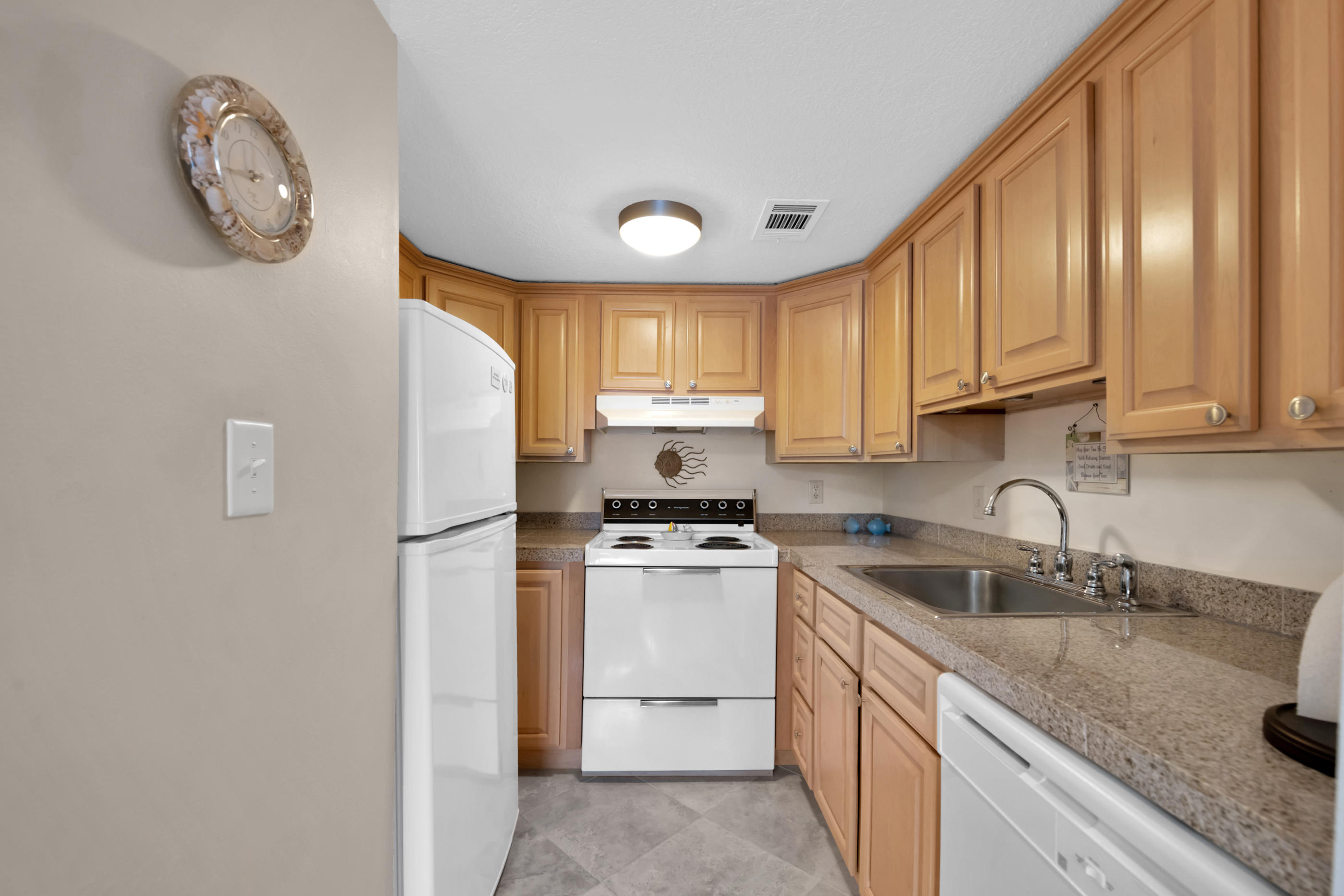 FINISTERRA CONDO - Residential