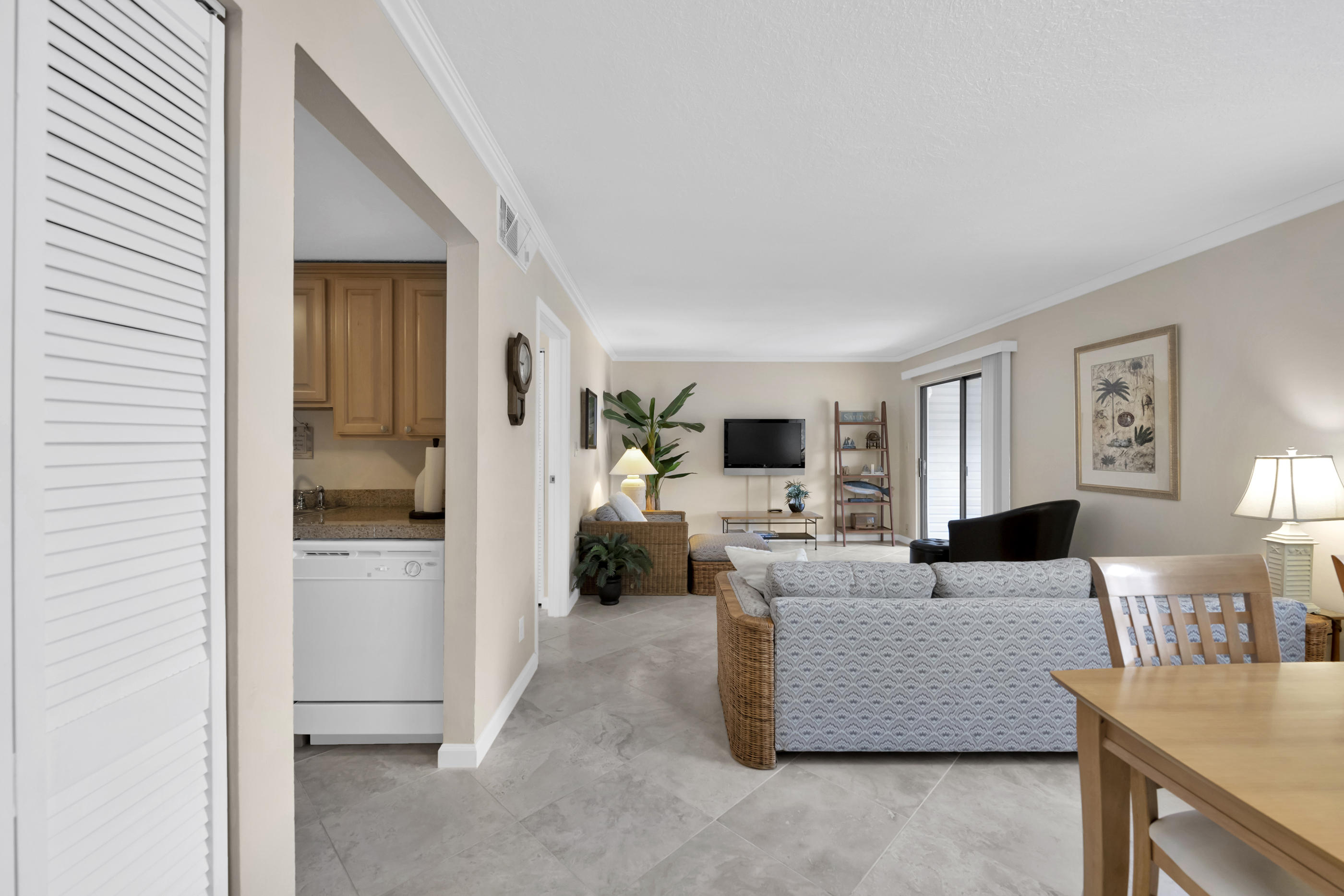 FINISTERRA CONDO - Residential