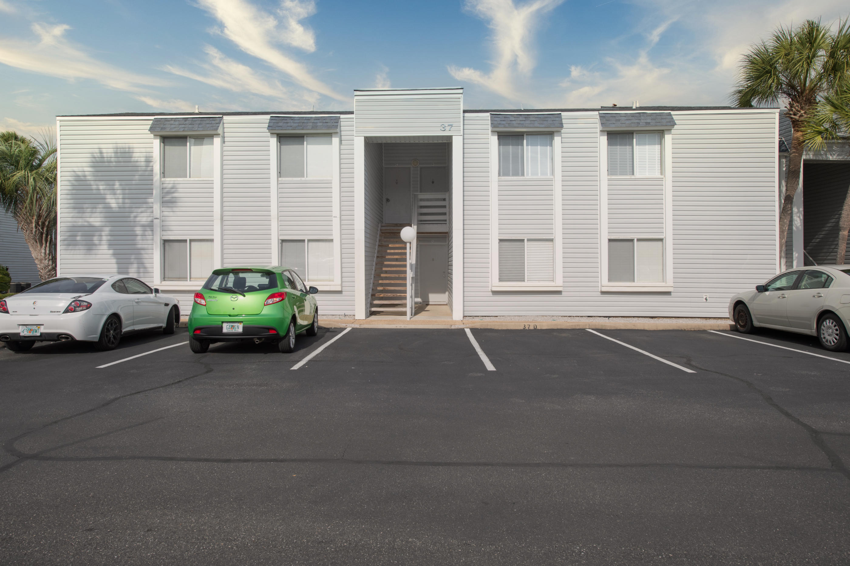 FINISTERRA CONDO - Residential