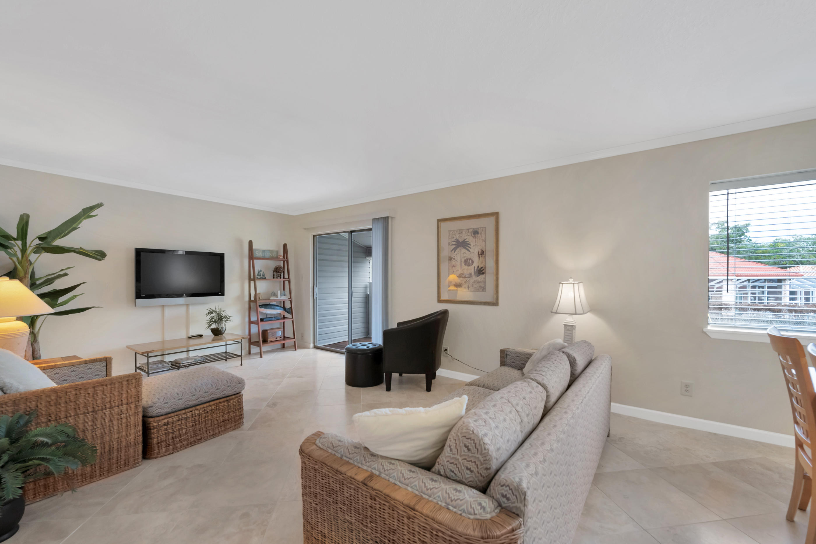 FINISTERRA CONDO - Residential