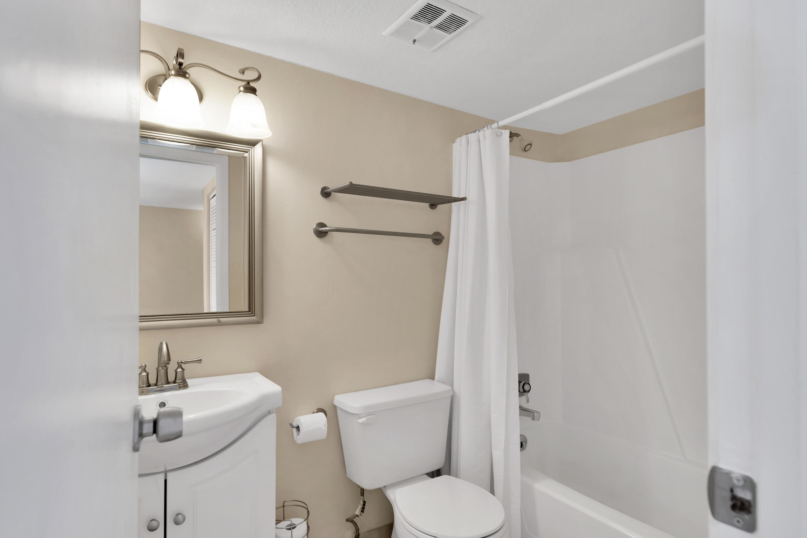 FINISTERRA CONDO - Residential