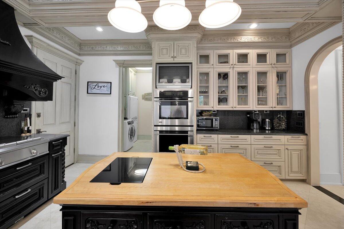 ROYAL PALMS - Residential