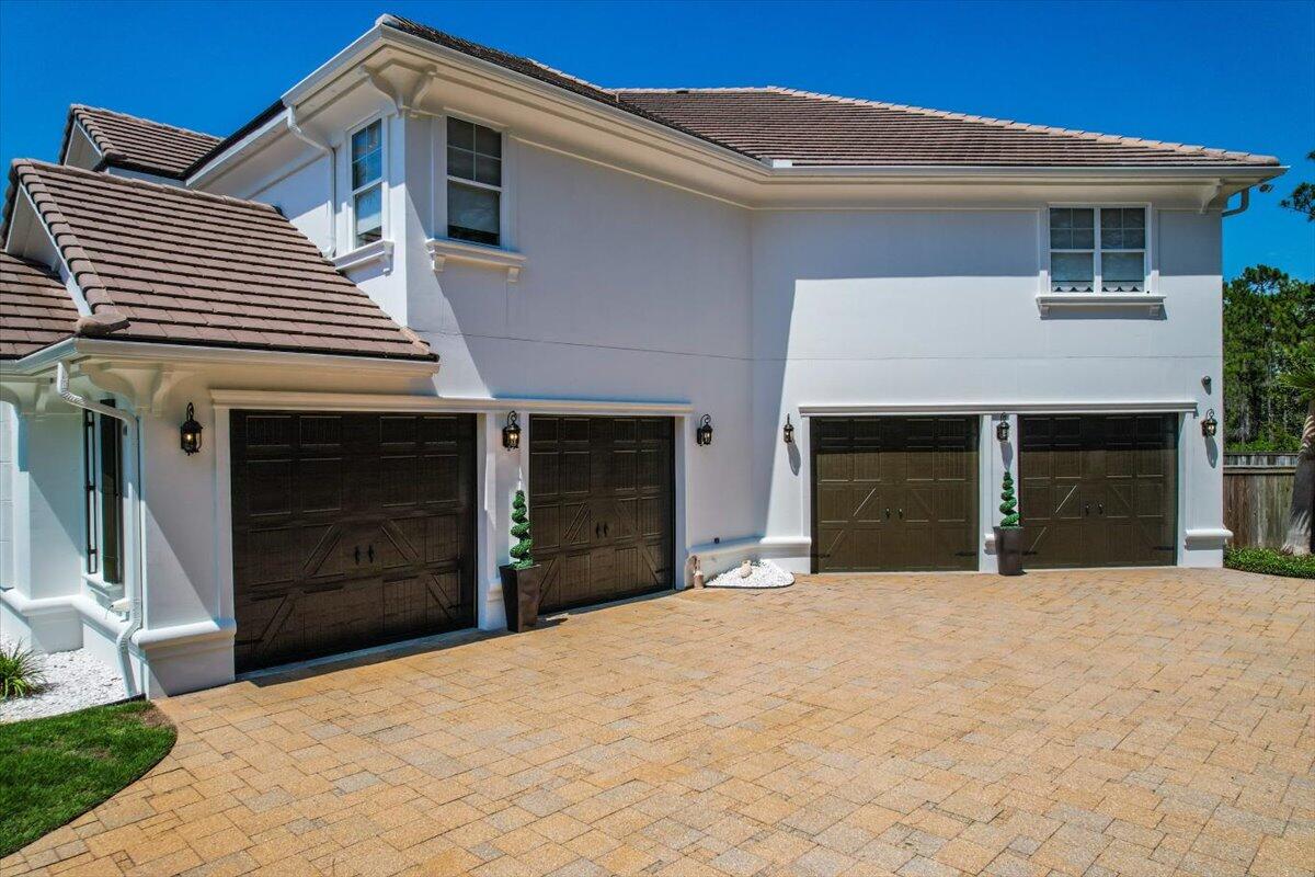 ROYAL PALMS - Residential
