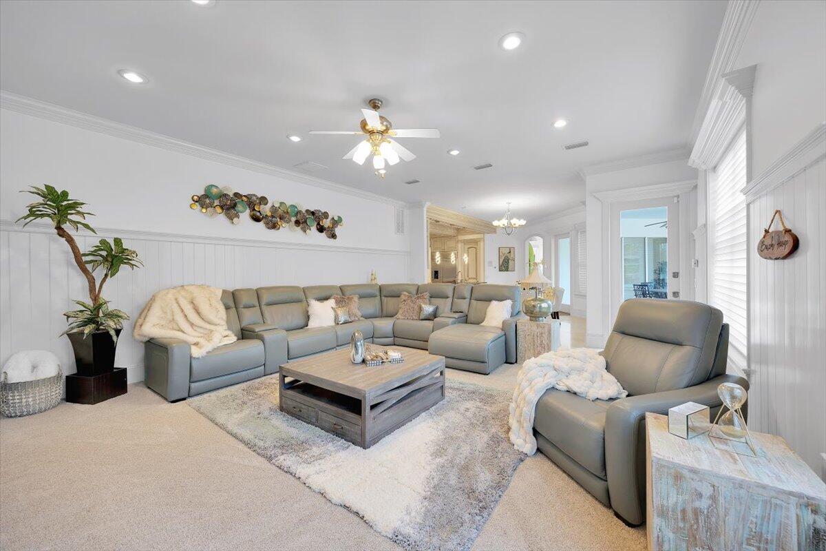 ROYAL PALMS - Residential
