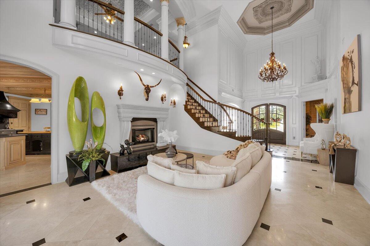 ROYAL PALMS - Residential