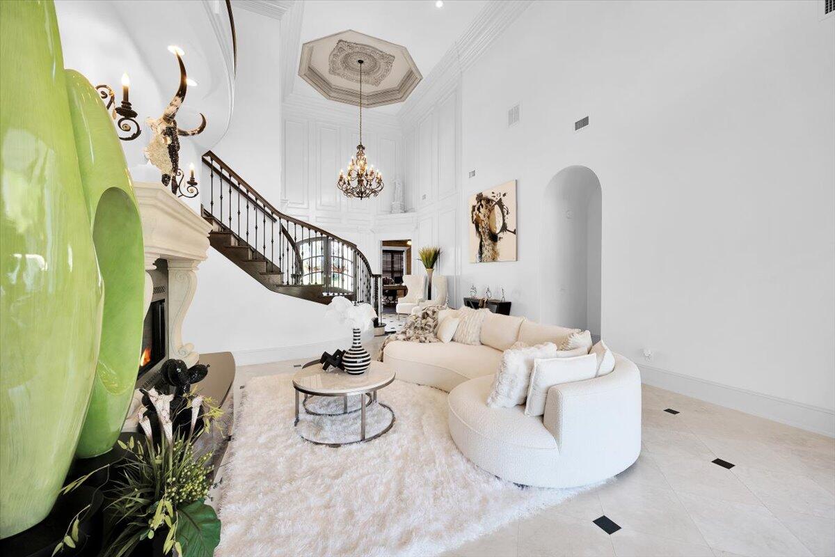 ROYAL PALMS - Residential