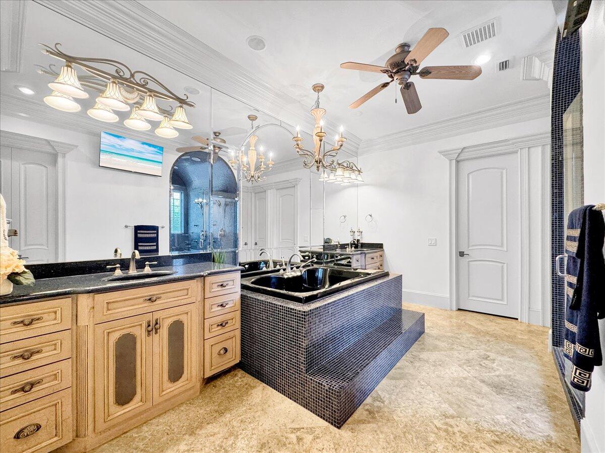 ROYAL PALMS - Residential