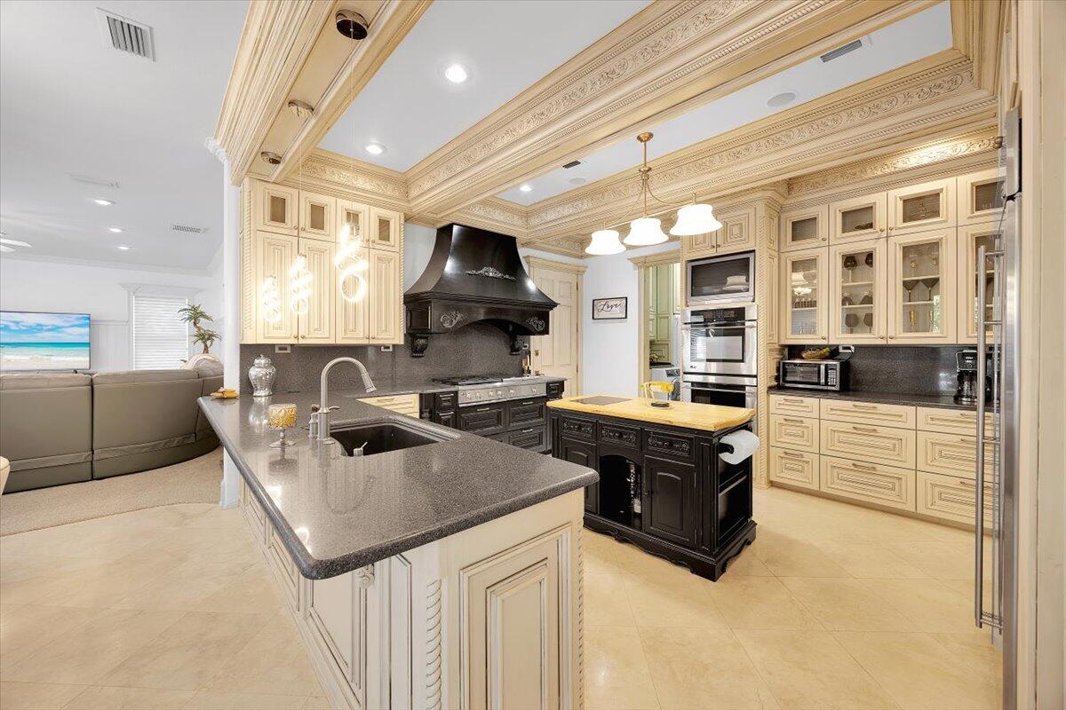 ROYAL PALMS - Residential