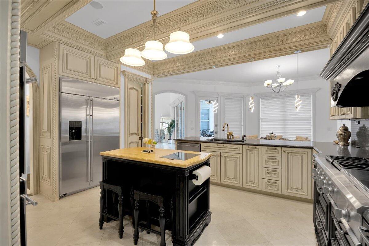 ROYAL PALMS - Residential