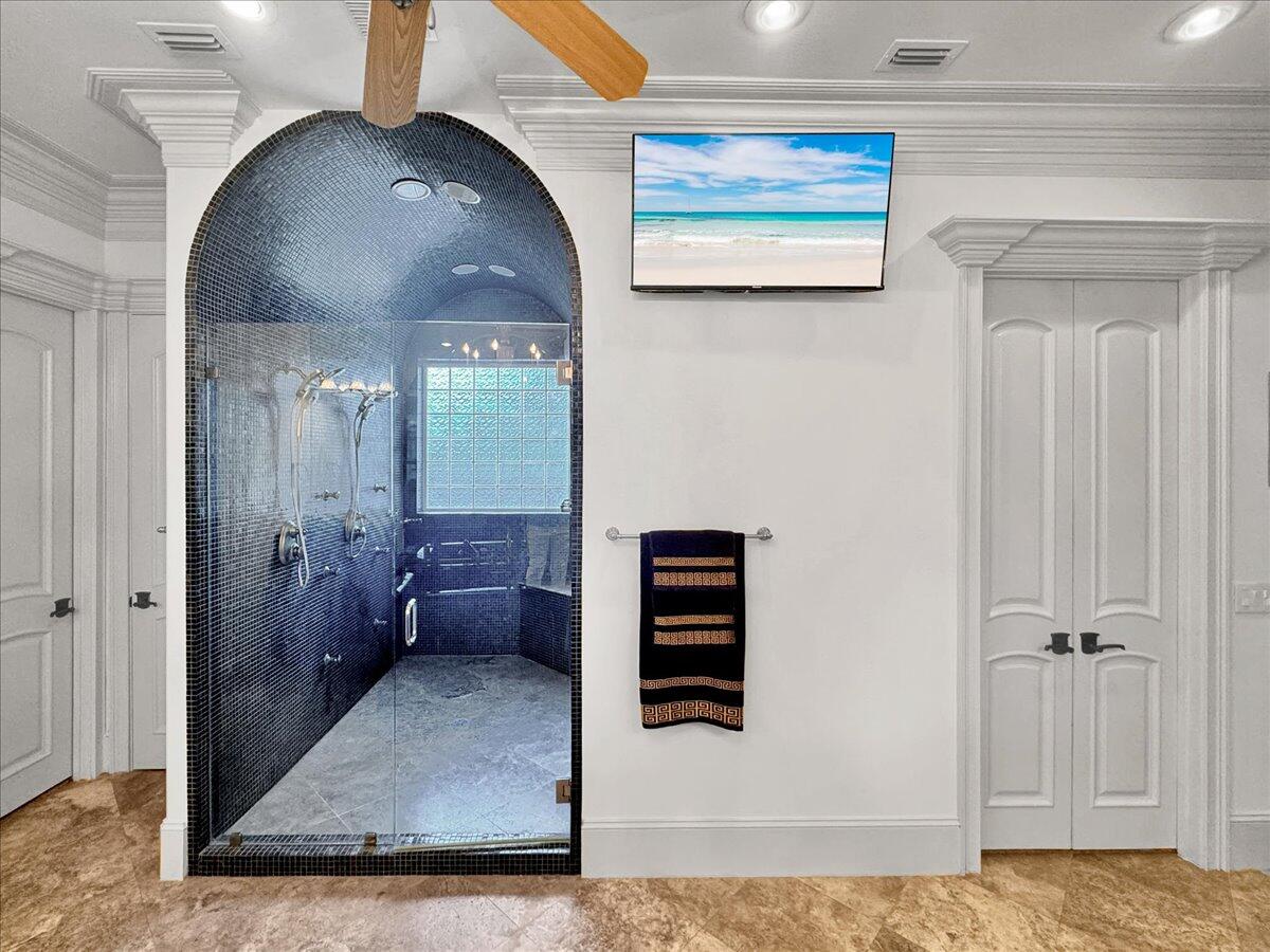 ROYAL PALMS - Residential
