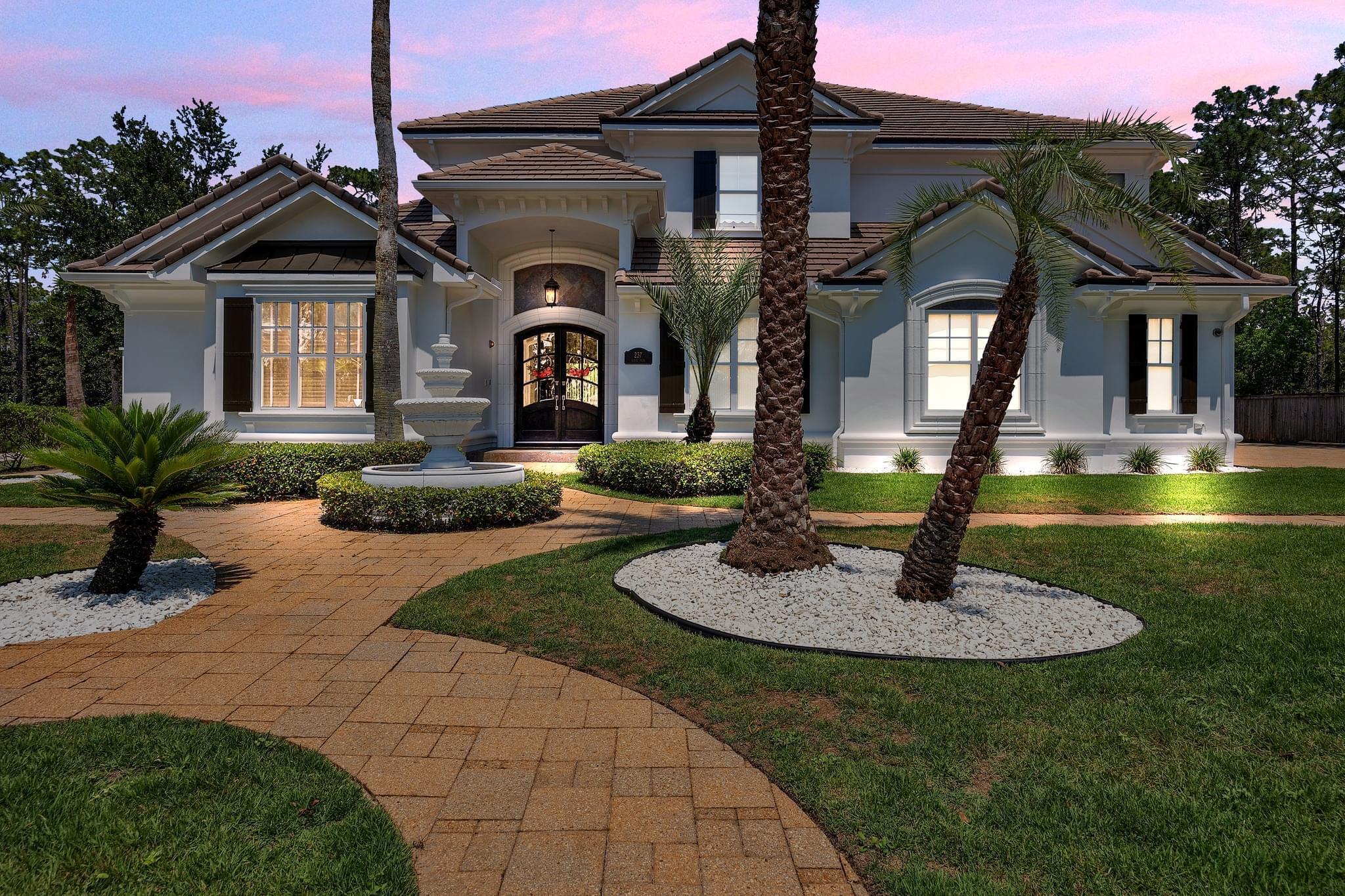ROYAL PALMS - Residential