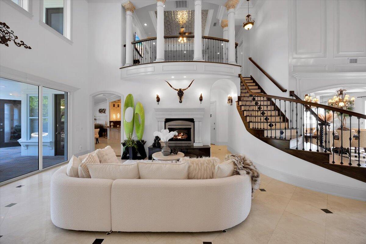 ROYAL PALMS - Residential