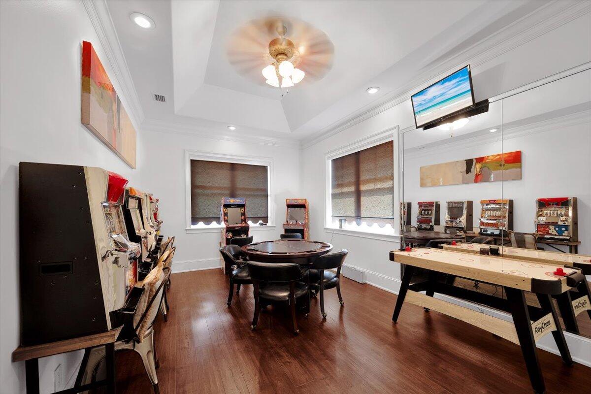 ROYAL PALMS - Residential
