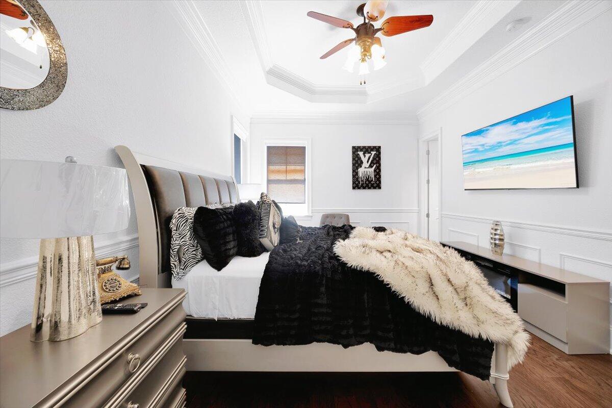 ROYAL PALMS - Residential