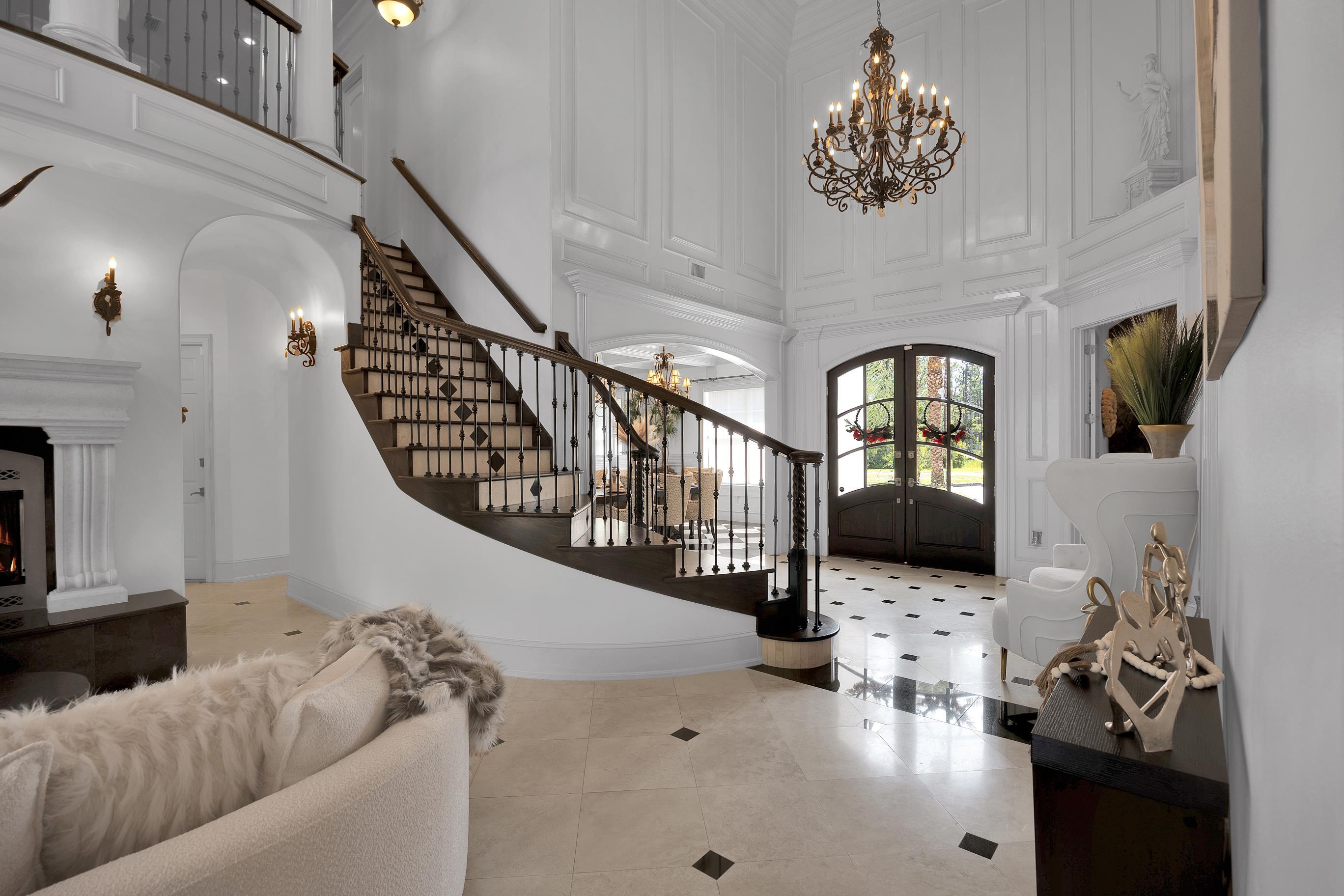 ROYAL PALMS - Residential