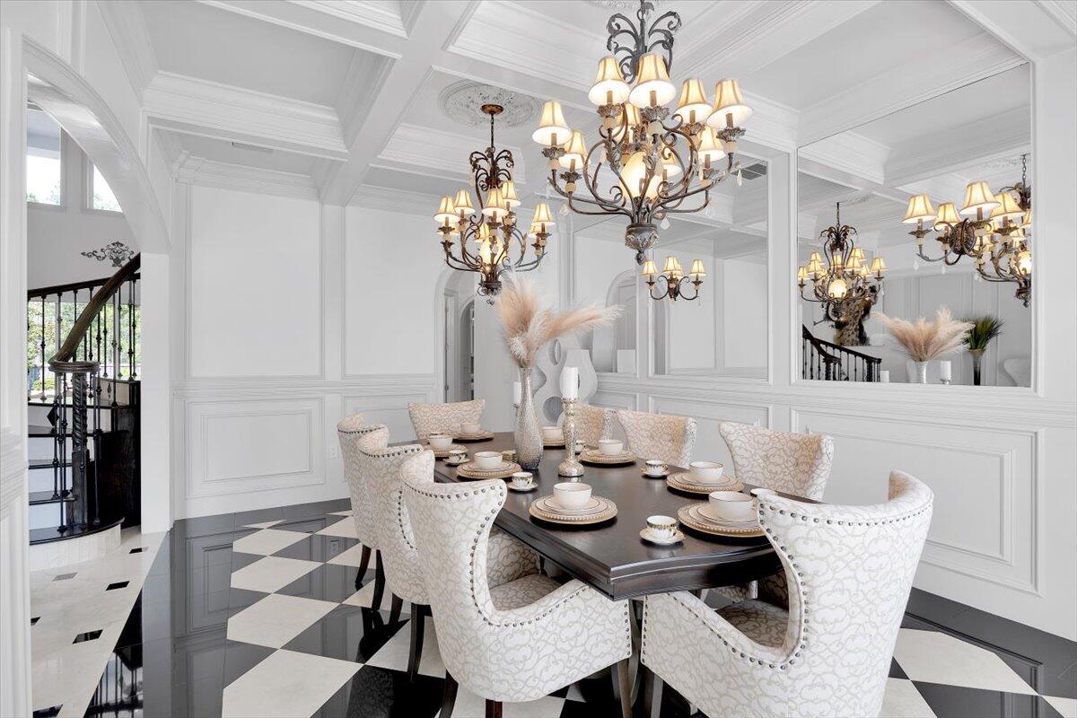 ROYAL PALMS - Residential
