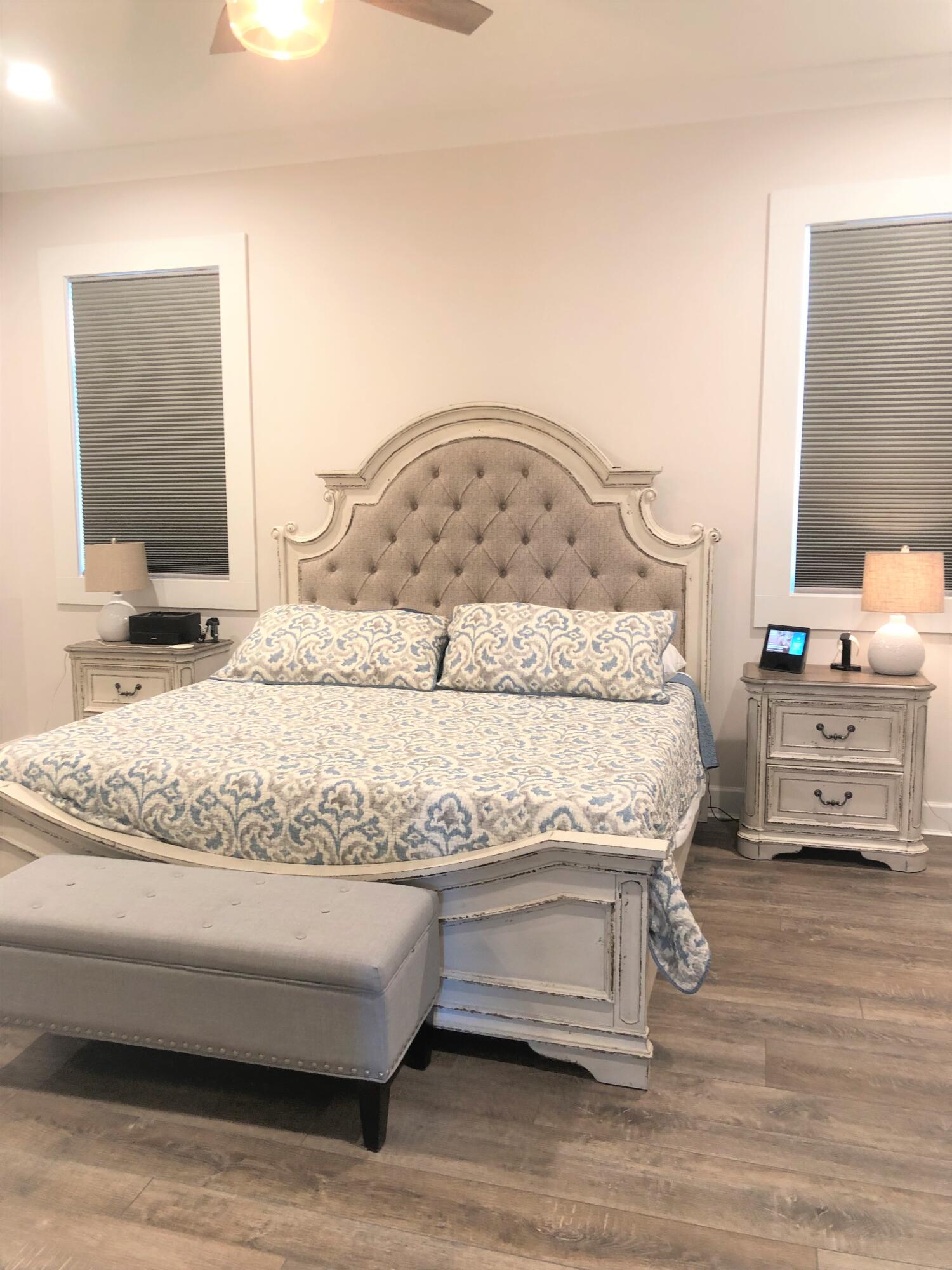 ORIOLE BEACH - Residential