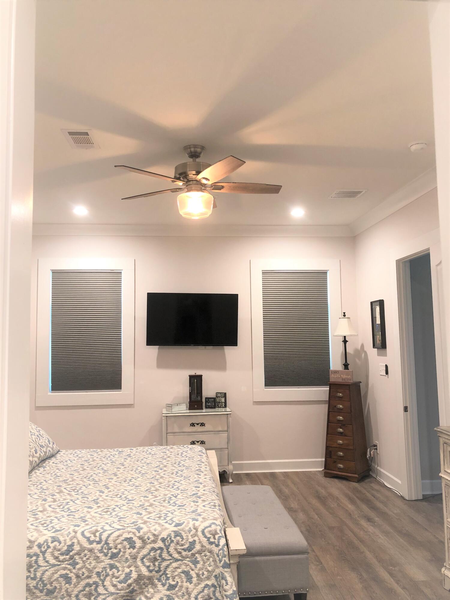 ORIOLE BEACH - Residential