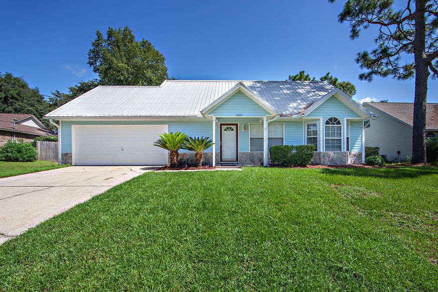 Exceptional Clean Rental 3 Bedroom, 2 bath, Entire 2nd floor is a peaceful and secluded master suite with shower, double vanity and soaking tub.  Beautiful floors, updated kitchen appliances and a 2 Car Garage located in the desirable neighborhood of Pinnacle Point.