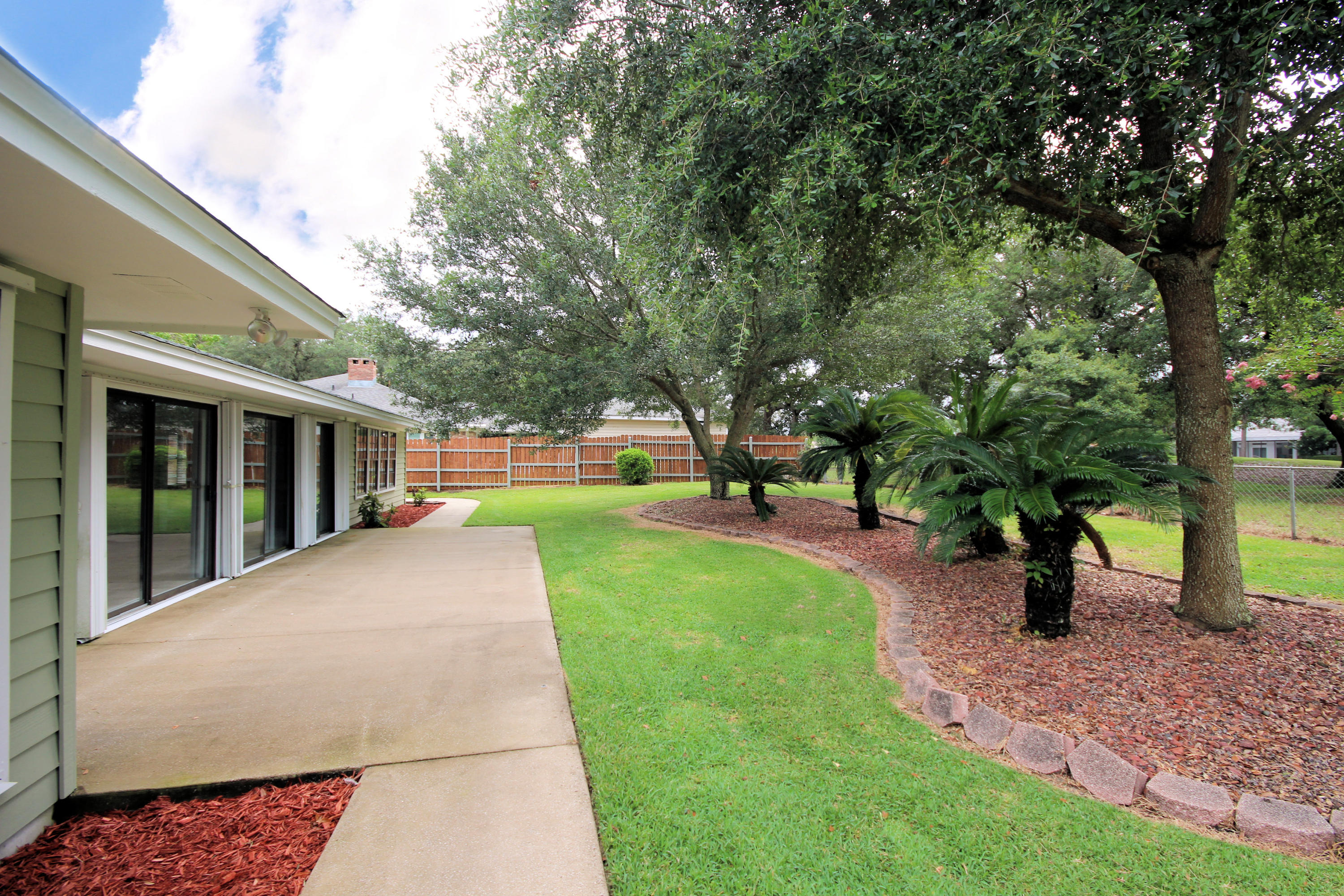 LAKE LORRAINE ESTATES 1 - Residential