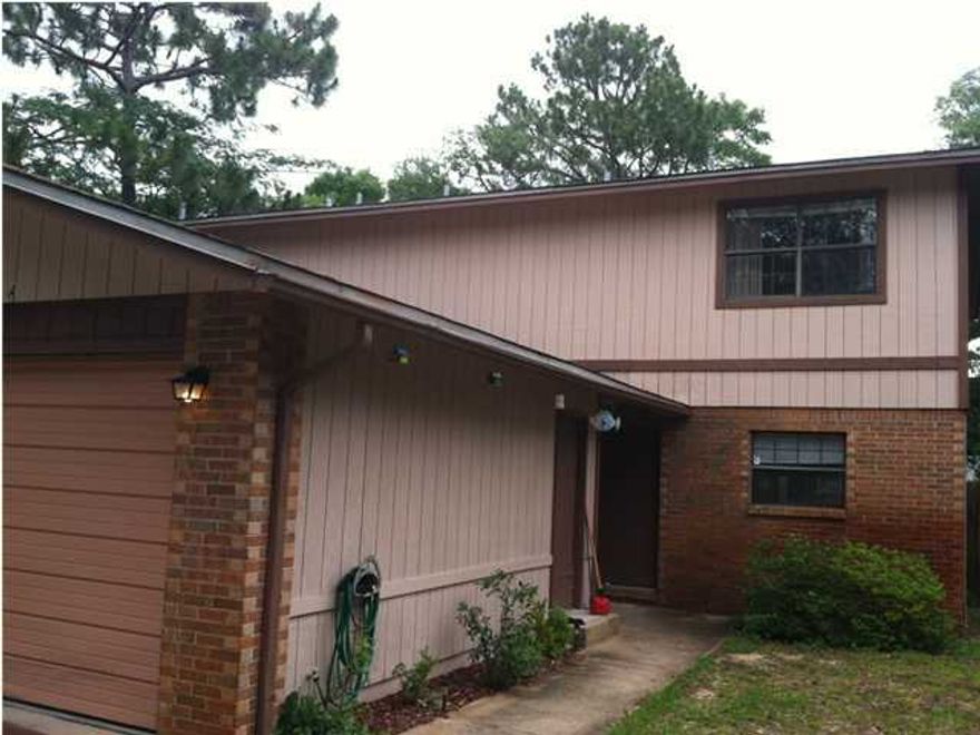 AVAIL: 9/26. FLEXIBLE S/D = TO 1 MO. RENT CAN BE BROKEN UP IN 2 MO. INSTALLMENTS IF QUALIFIED! NO PETS/SMOKING. CUTE END UNIT TOWNHOME CENTRALLY LOCATED BETWEEN BOTH BASES & CLOSE & CONVENIENT TO SCHOOLS, SHOPPING, RESTAURANTS & HOSPITALS! Carpet/tile/vinyl flooring throughout. 1/2 bath downstairs for guests doubles as the utility rm. 3 bedrooms & 2 full bathrooms upstairs. Master suite has 2 closets & shower only. All appliances in place! Nice breakfast bar & open living/dining/kitchen combo. Living rm has a wood burning fireplace. Open patio & privacy fenced backyard great for kids & entertaining/relaxing. 1 car garage to park your car or to store your extra stuff! All electric! Ceiling fans in all the rooms! Qtr. pest service included in rent! This one wont last long, call to see today!